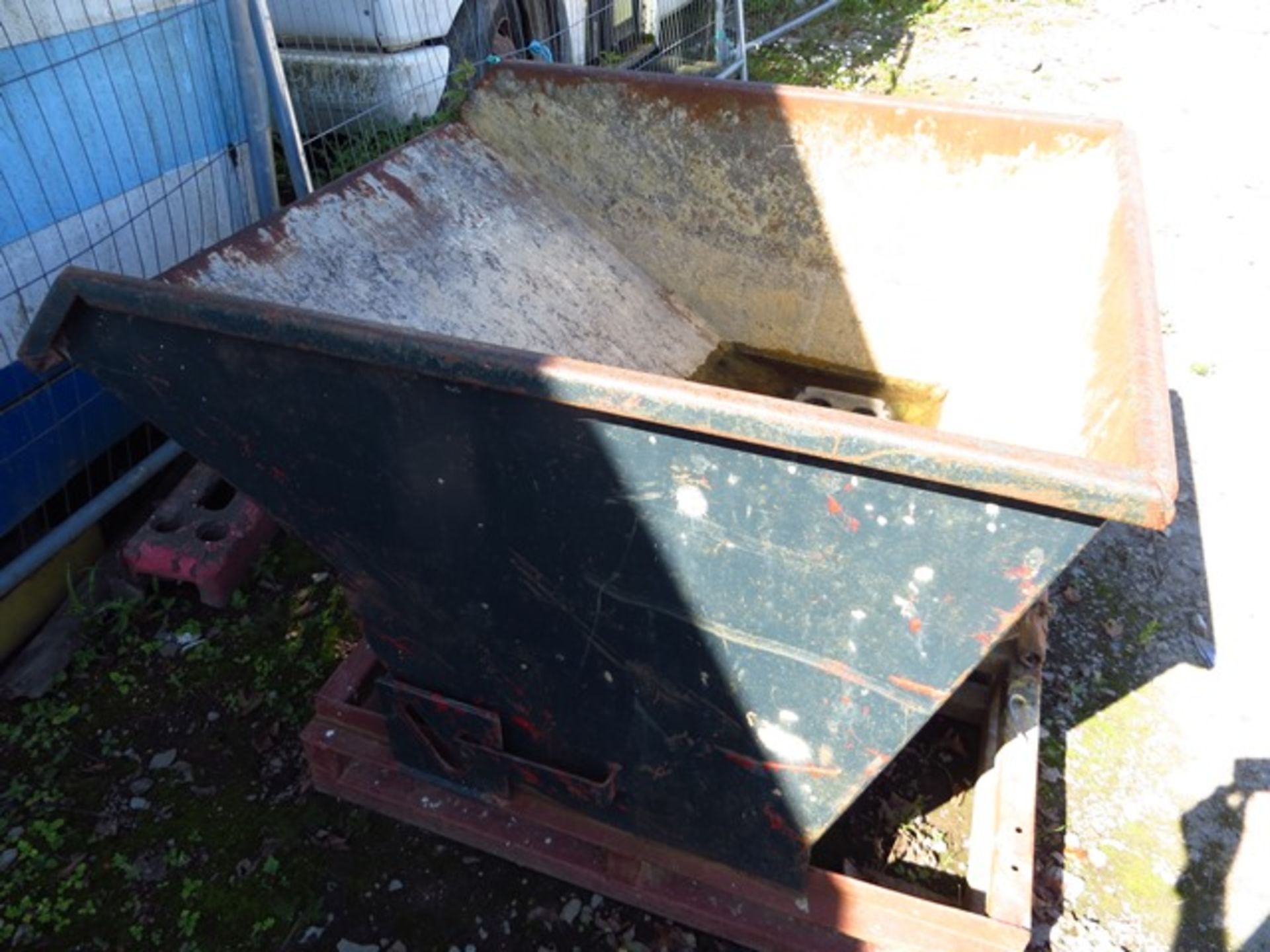 500 Litre Fork Liftable Tipping Skip - Image 2 of 2