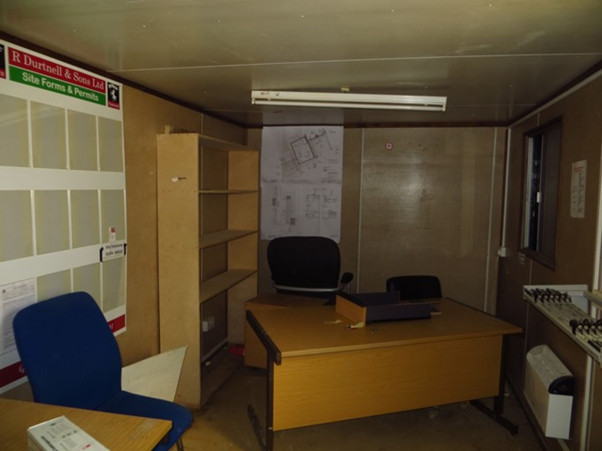 24' x 9' Steel Container Office with sink unit & contents as lotted - Image 4 of 4