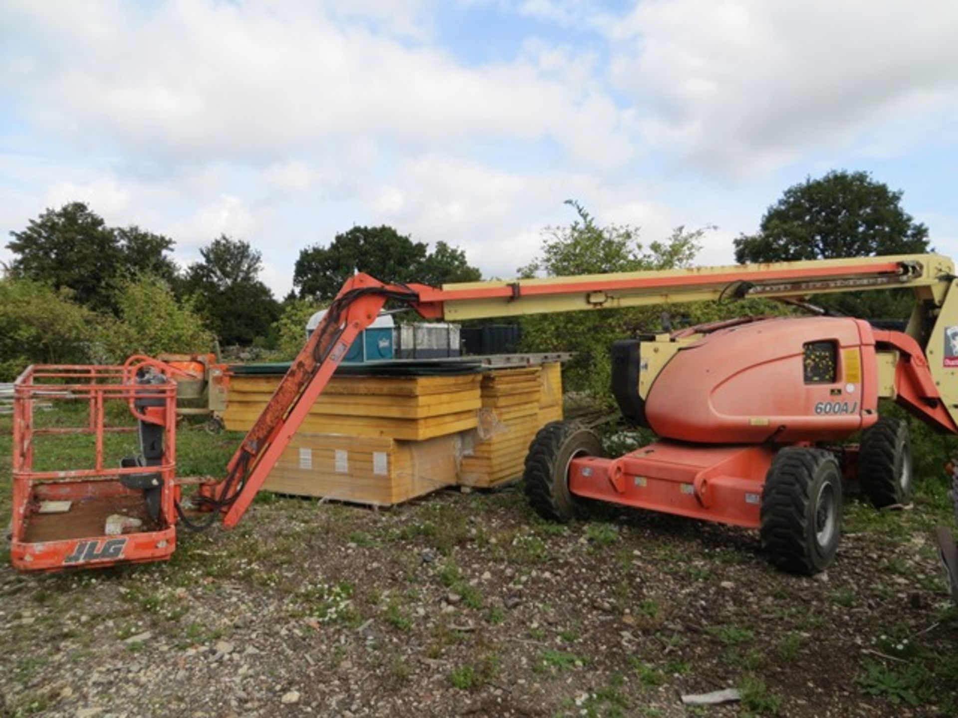 JLG Lift 600AJ Two man + 70Kg Cherry Picker 1386 Hours s/n 030065887 (2002) SWL 250Kg Weight - Image 11 of 14