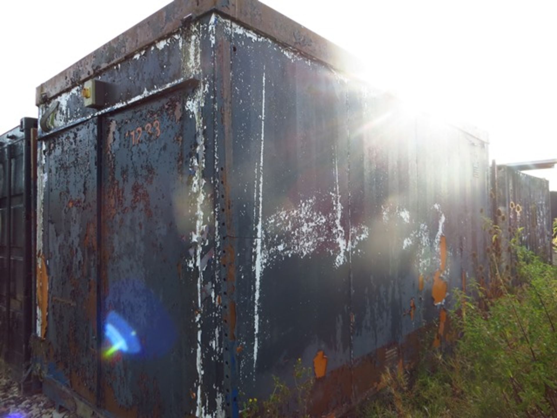 18' x 9' Steel Container Excluding Contents - Image 2 of 4