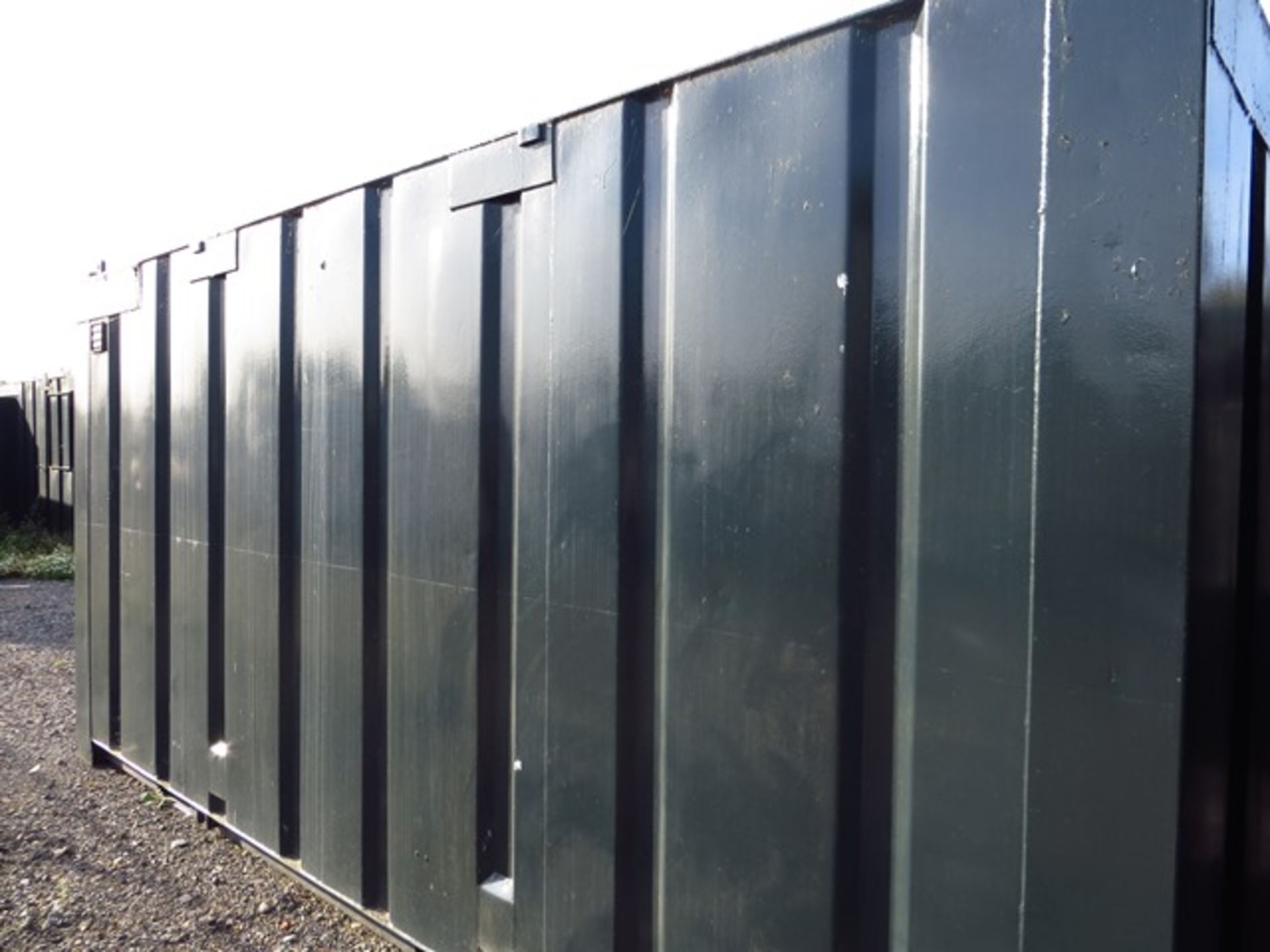 16' x 9' Steel Container Split WC 3 Cubicles & 3 Urinals c/w Separate Ladies Toilet Cubicle - Image 2 of 5