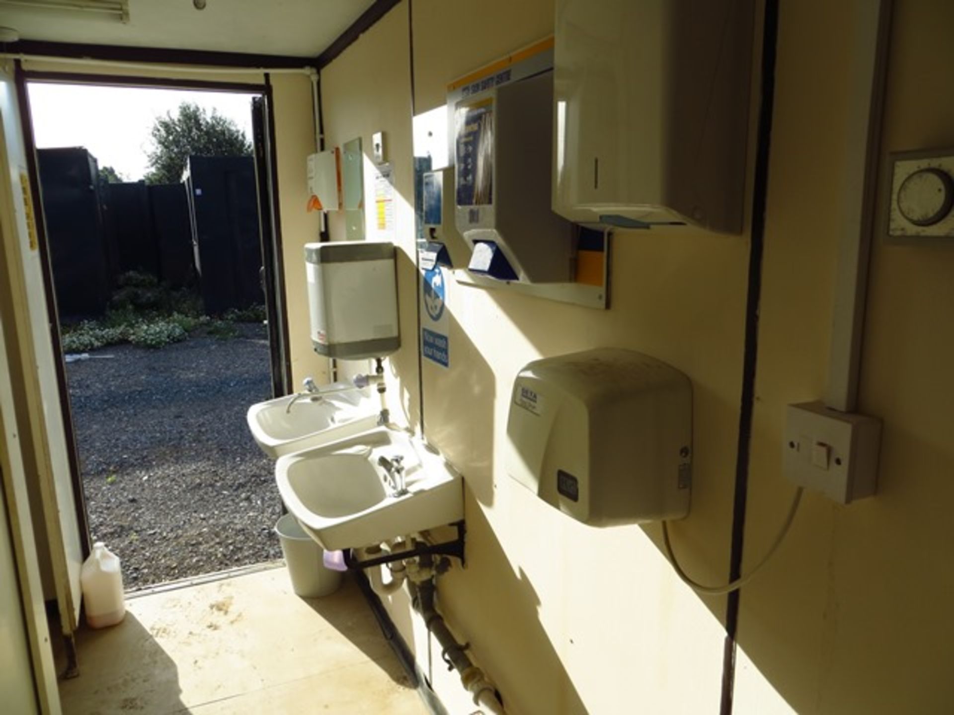 16' x 9' Steel Container Split WC 3 Cubicles & 3 Urinals c/w Separate Ladies Toilet Cubicle - Image 4 of 5