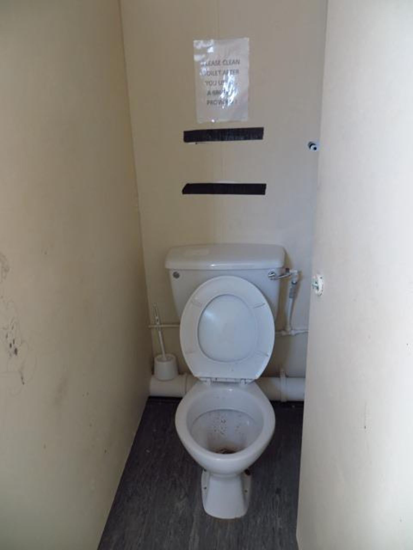 21' x 9' Steel Container Split WC 4 Cubicles & large Urinal c/w Separate Ladies Toilet Cubicle - Image 6 of 7