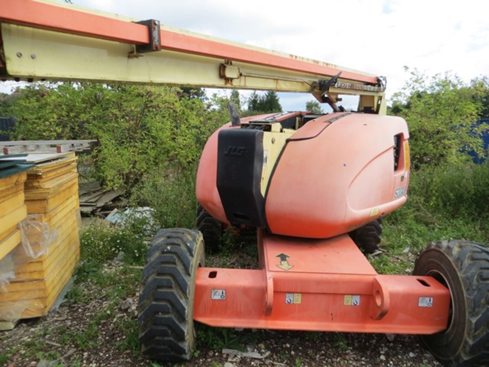 JLG Lift 600AJ Two man + 70Kg Cherry Picker 1386 Hours s/n 030065887 (2002) SWL 250Kg Weight - Image 12 of 14