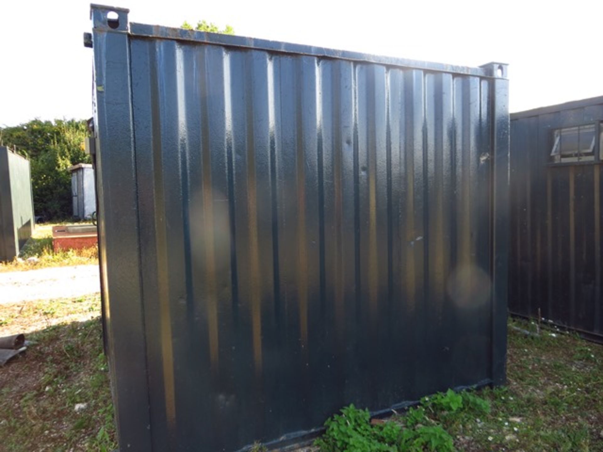 12' x 9' Steel Container Split WC 2 Cubicles & 2 Urinals c/w Separate Ladies Toilet Cubicle - Image 3 of 8