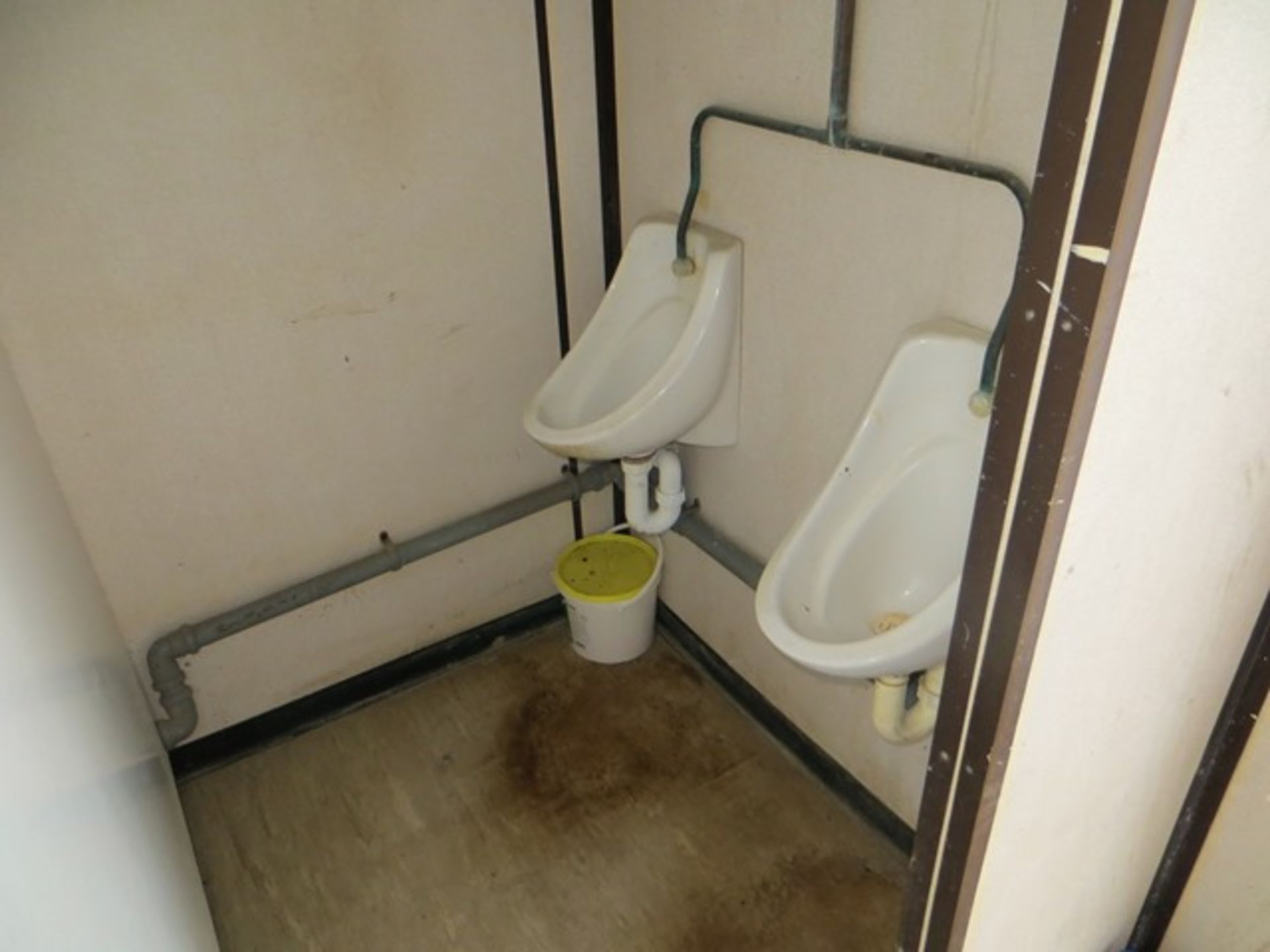 13' x 9' Steel Container Split WC 2 Cubicles & 2 Urinals c/w Separate Ladies Toilet Cubicle - Image 5 of 7