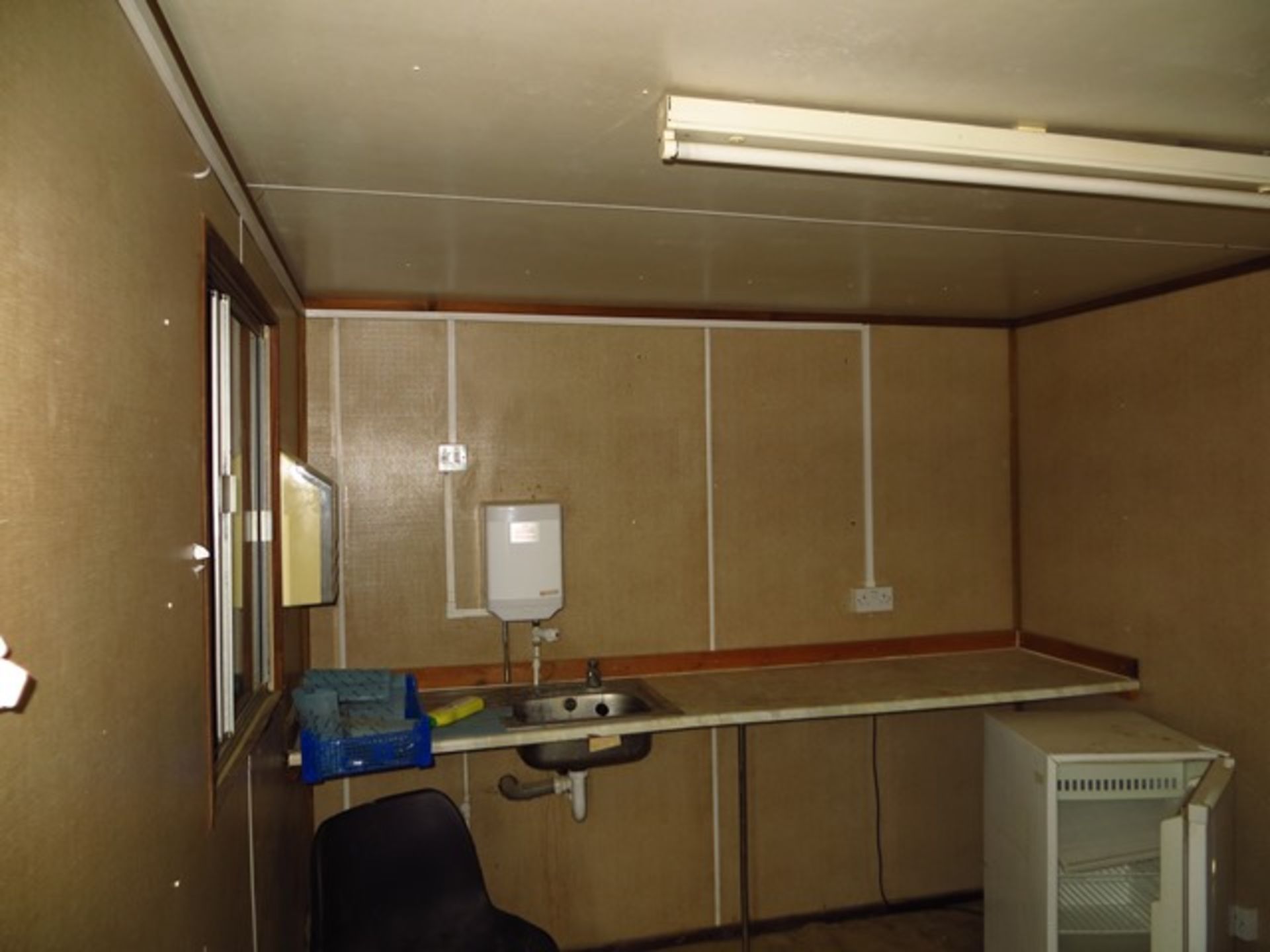 24' x 9' Steel Container Office with sink unit & contents as lotted - Image 3 of 4