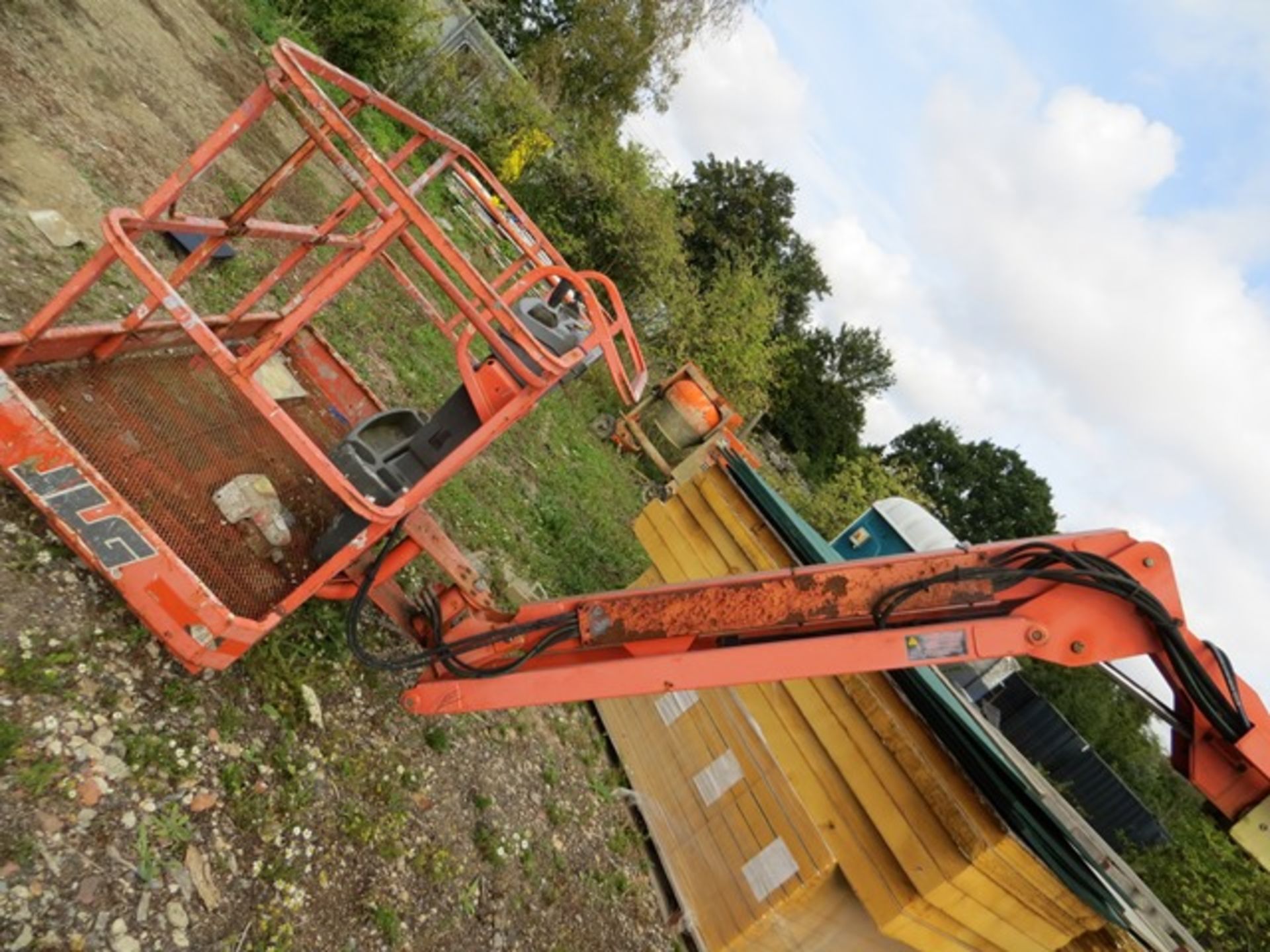 JLG Lift 600AJ Two man + 70Kg Cherry Picker 1386 Hours s/n 030065887 (2002) SWL 250Kg Weight - Image 13 of 14