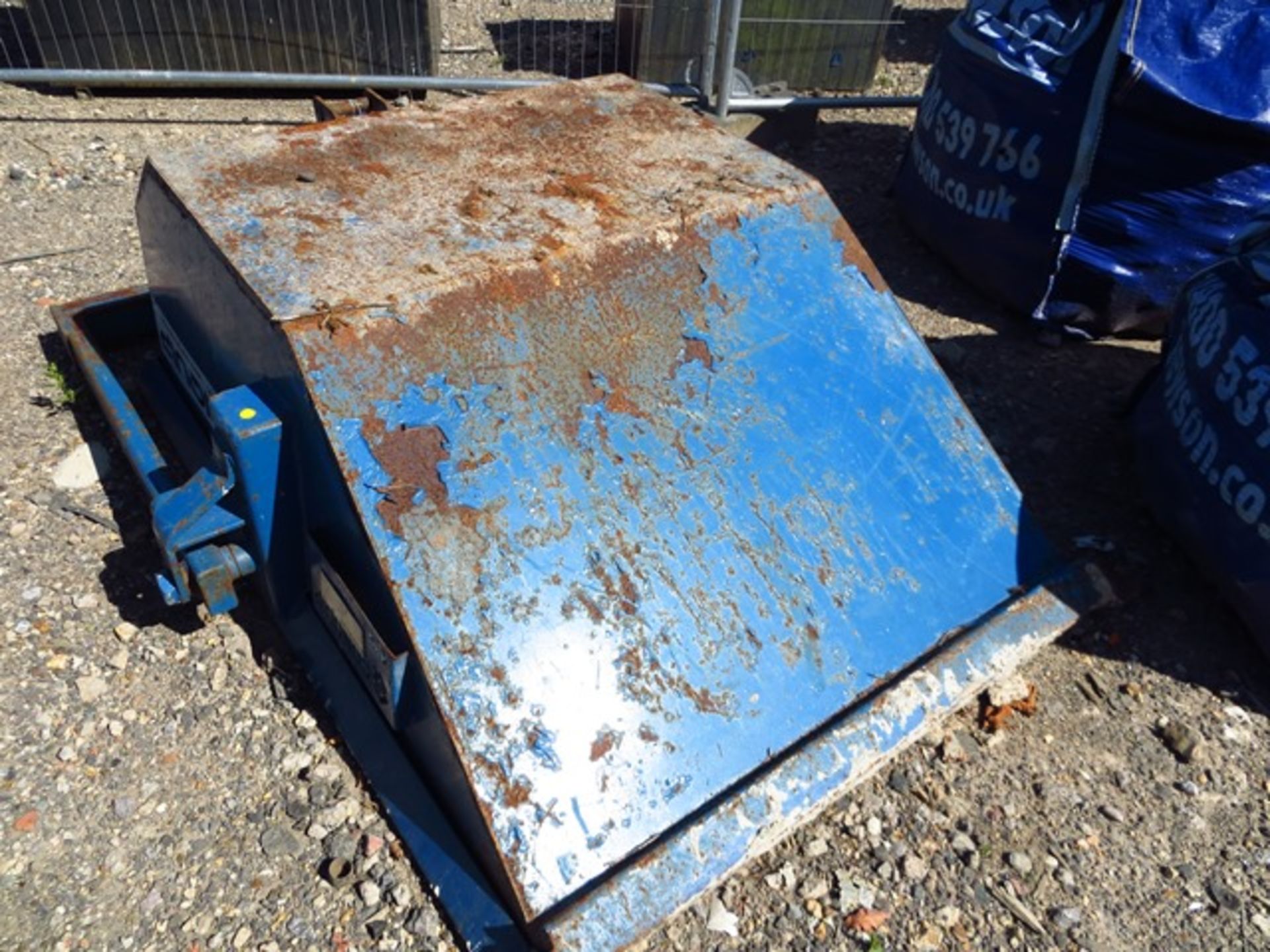 Conquip 500 Litre Fork Liftable Tipping Skip Model FA0803AO-00500 (2015) - Image 2 of 2