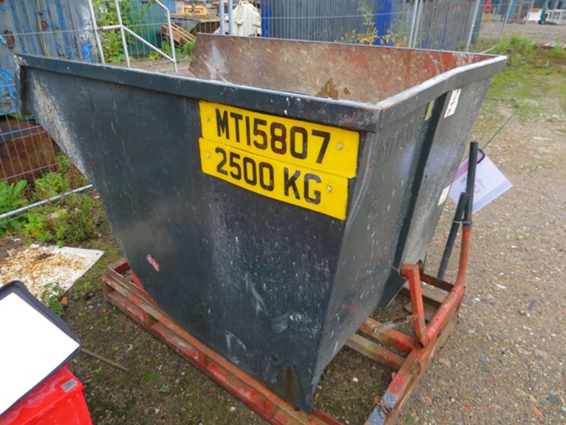 Conquip 2500 Litre Fork Liftable Tipping Skip - Image 2 of 3