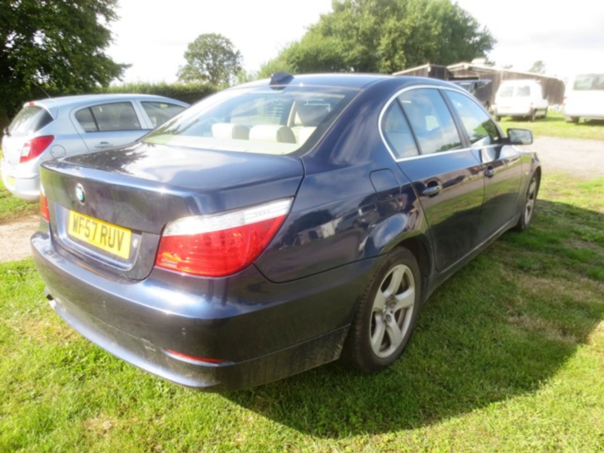 BMW 520D SE auto saloon 1995cc diesel, cream leather interior, reg no: WF57 RUV, mileage: 117,704, - Image 6 of 10