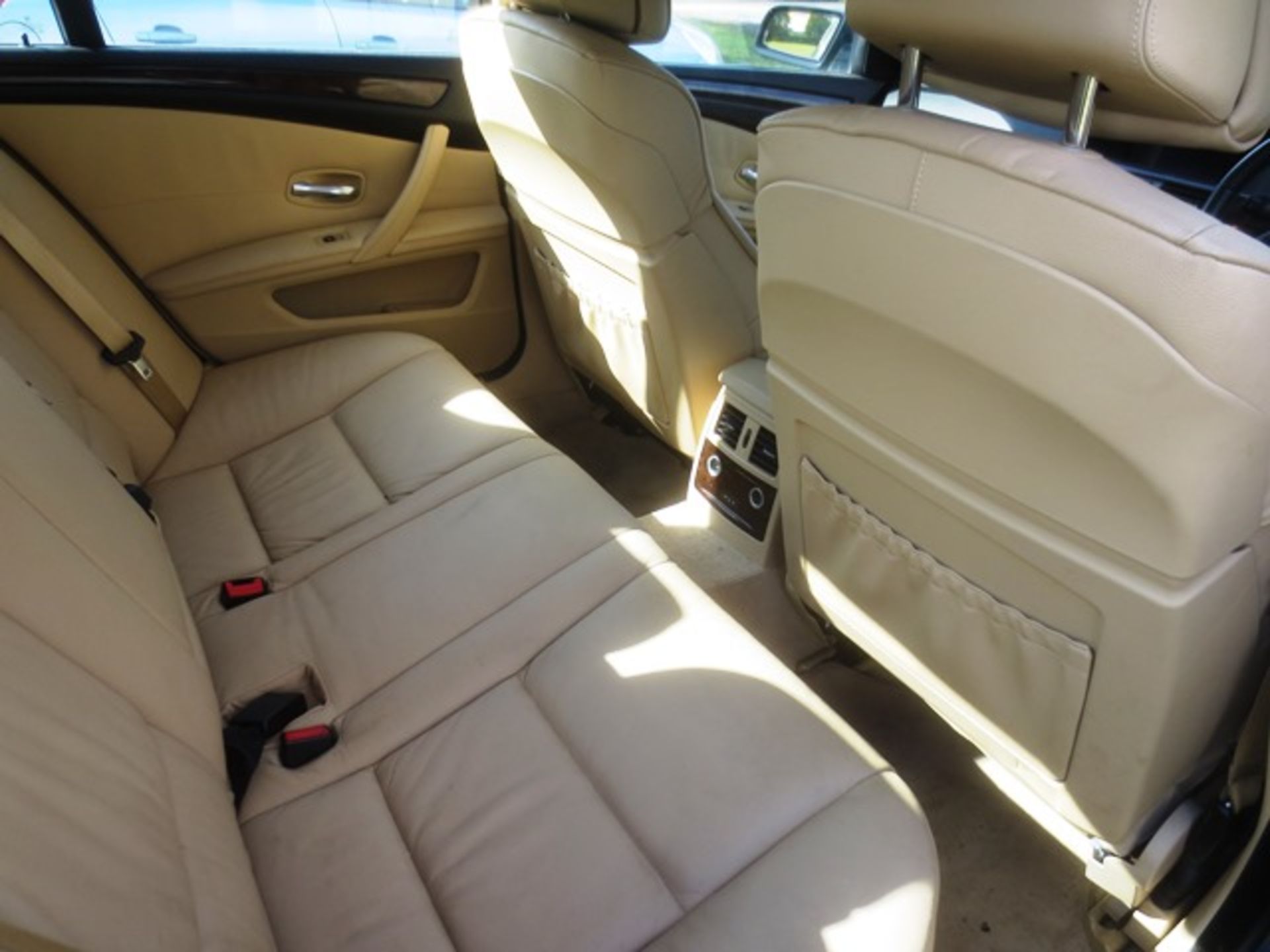 BMW 520D SE auto saloon 1995cc diesel, cream leather interior, reg no: WF57 RUV, mileage: 117,704, - Image 9 of 10