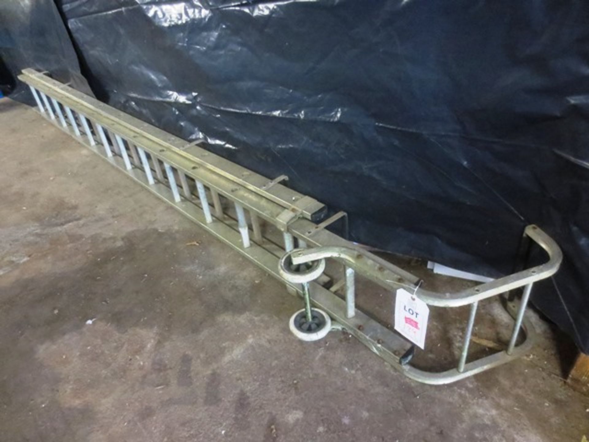 Aluminium 26 tread, double extension ladder