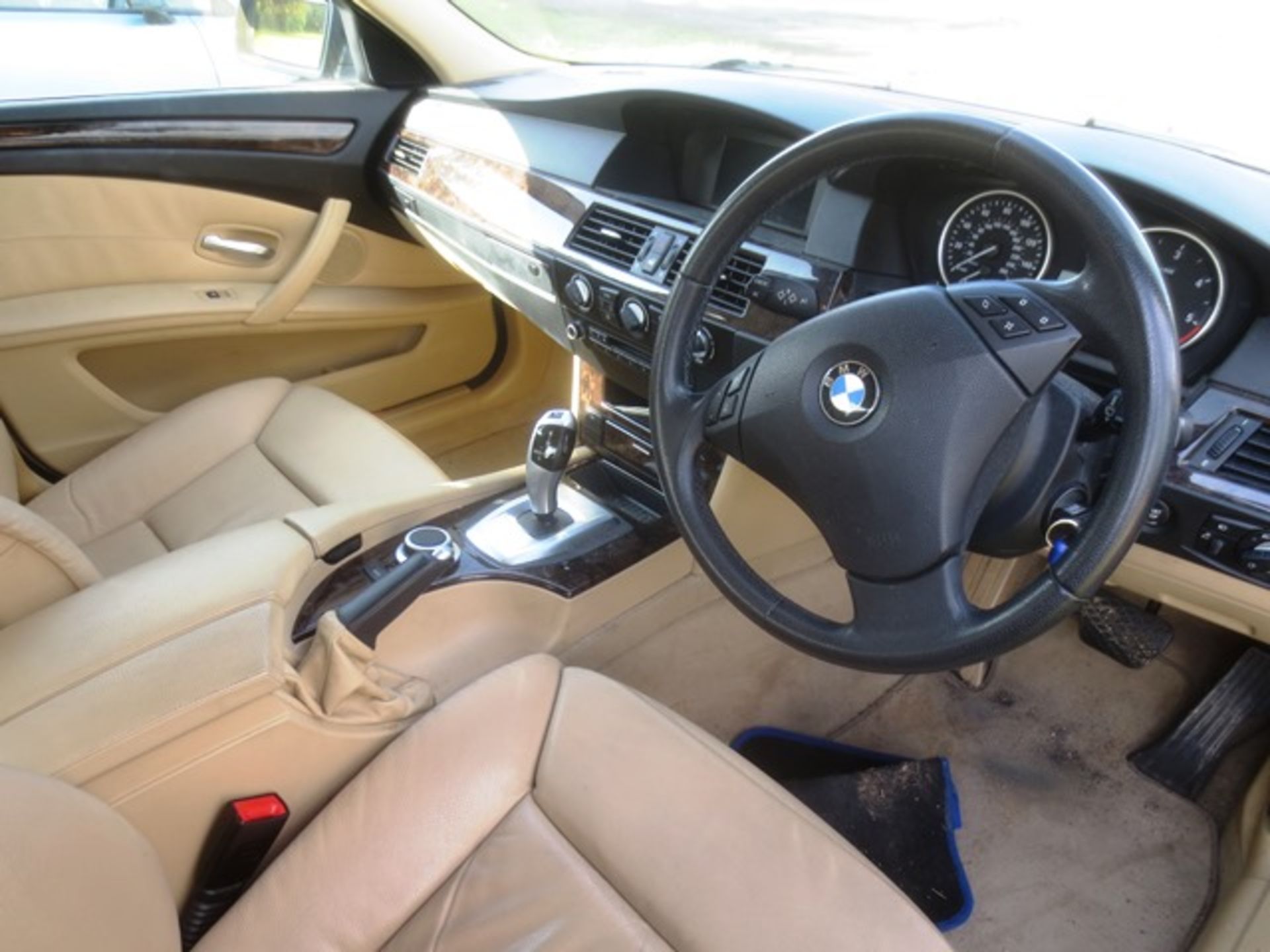 BMW 520D SE auto saloon 1995cc diesel, cream leather interior, reg no: WF57 RUV, mileage: 117,704, - Image 8 of 10
