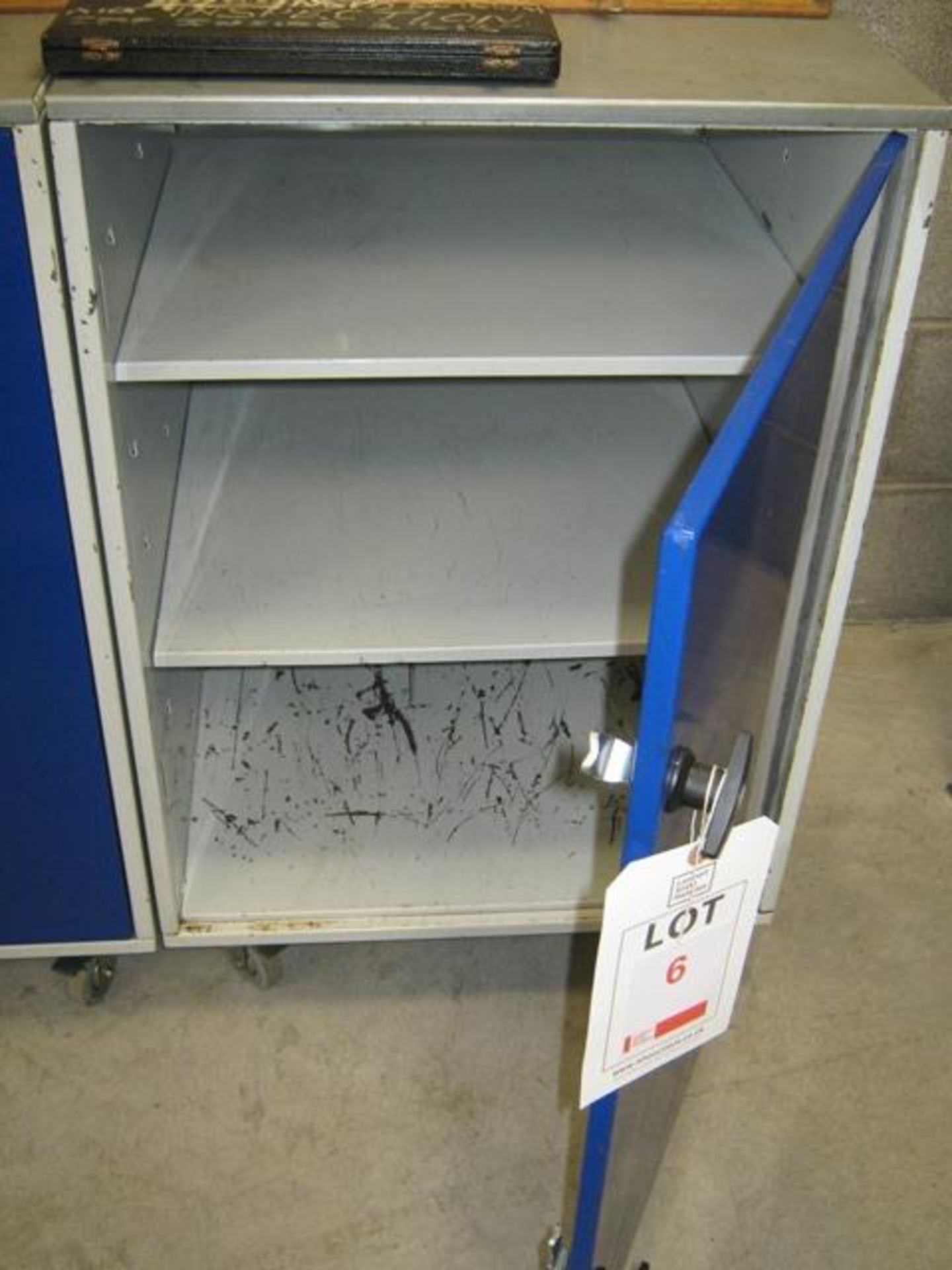 Tool cabinet on castors, 600mm x 600mm x 900mm high - Image 2 of 2