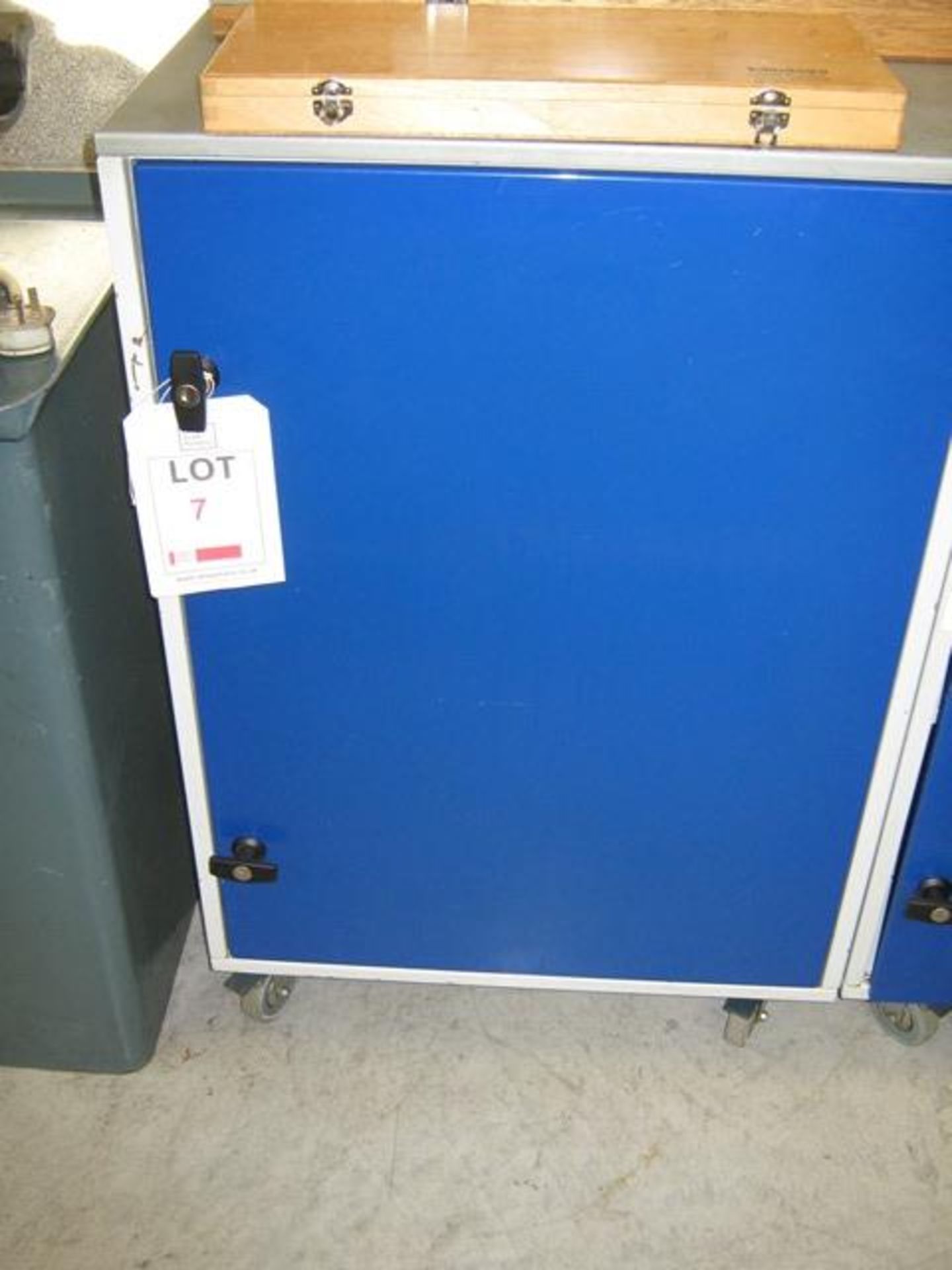 Tool cabinet on castors, 600mm x 600mm x 900mm high