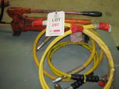 Hydraulic hand pump with hoses