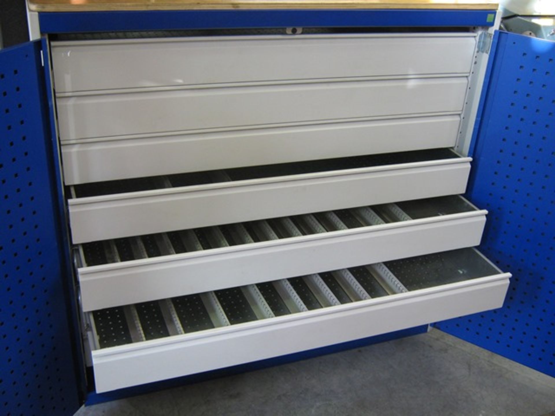 Bott storage cabinet, 1300mm x 650mm x 1200mm High , fitted with 8 drawers - Image 2 of 4