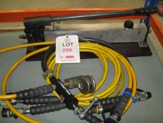 Hydraulic hand pump with hoses