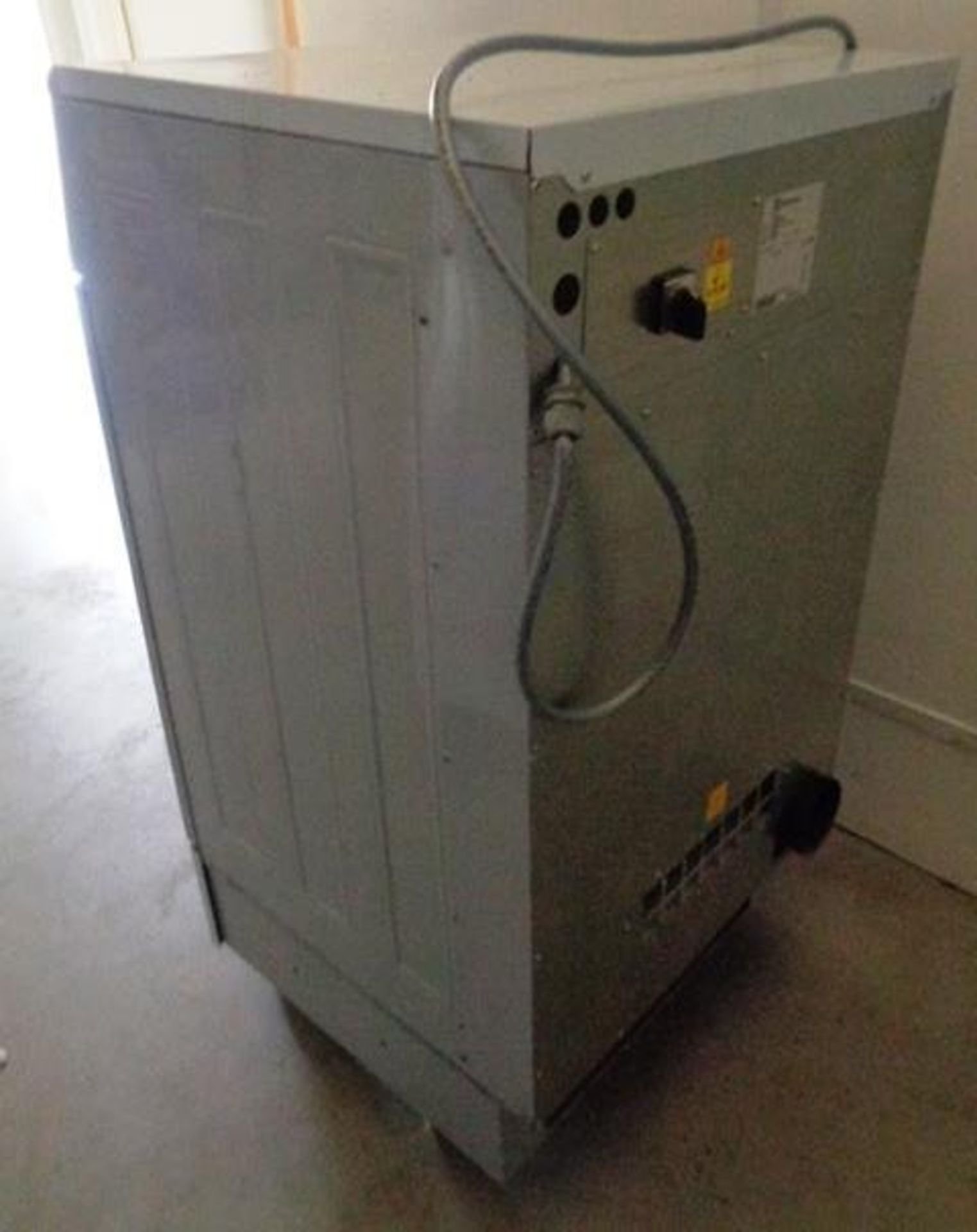 Electrolux T5190 commercial dryer s/n: 05300/0225147, date (1605) - Image 3 of 4