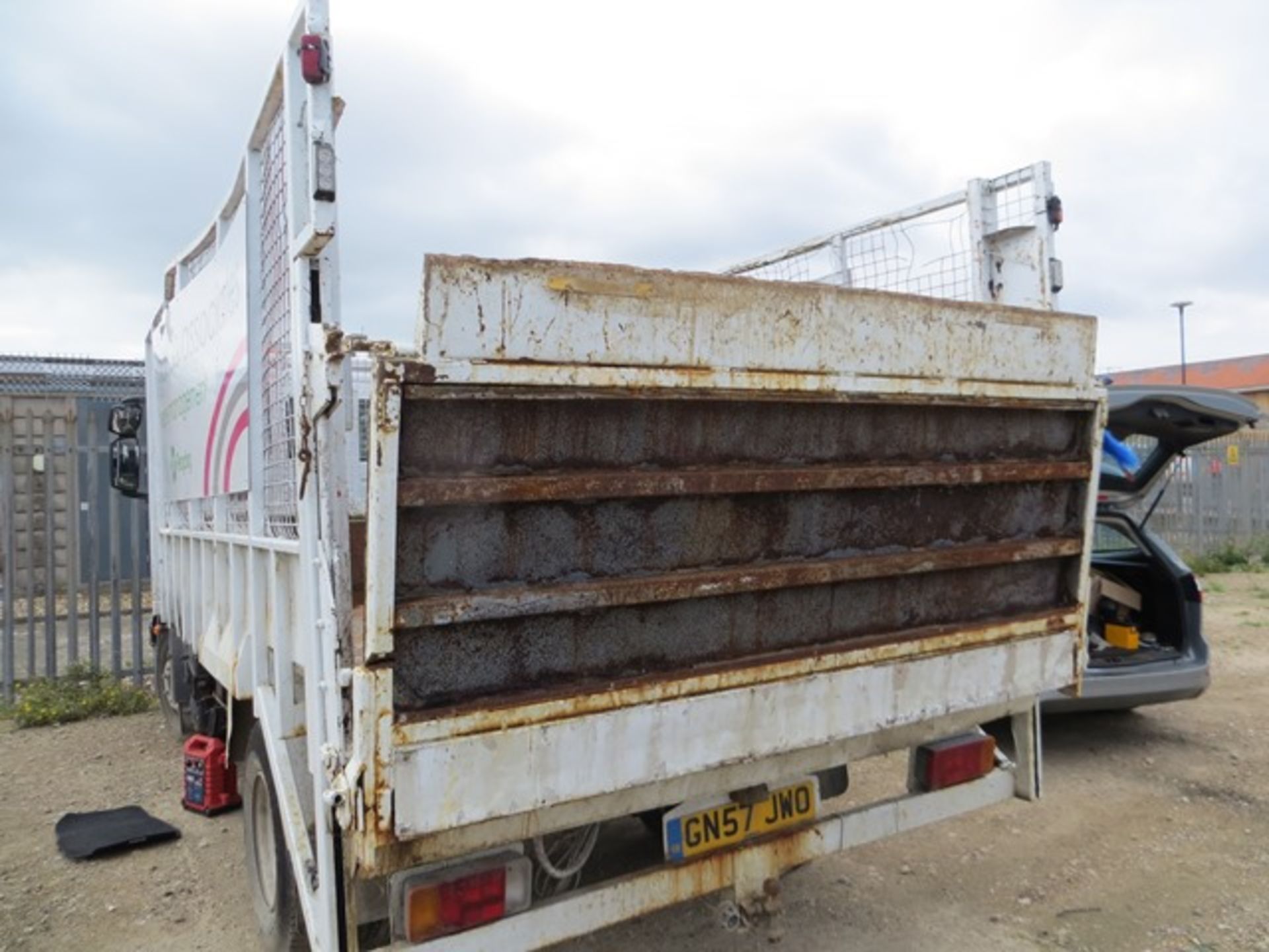 Iveco Eurocargo 7.5 ton cage tipper truck with tail lift & tow bar 3920cc Reg No GN57JWO DOR 03/10/ - Image 5 of 11