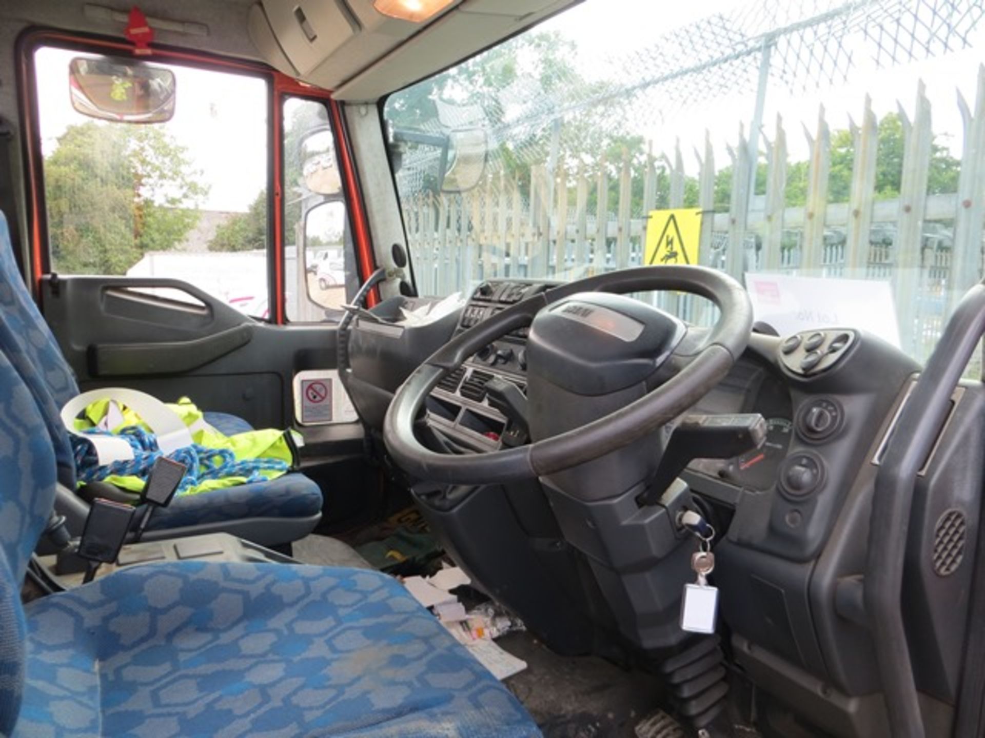 Iveco Eurocargo 7.5 ton cage tipper truck with tail lift & tow bar 3920cc Reg No GN57JWO DOR 03/10/ - Image 11 of 11