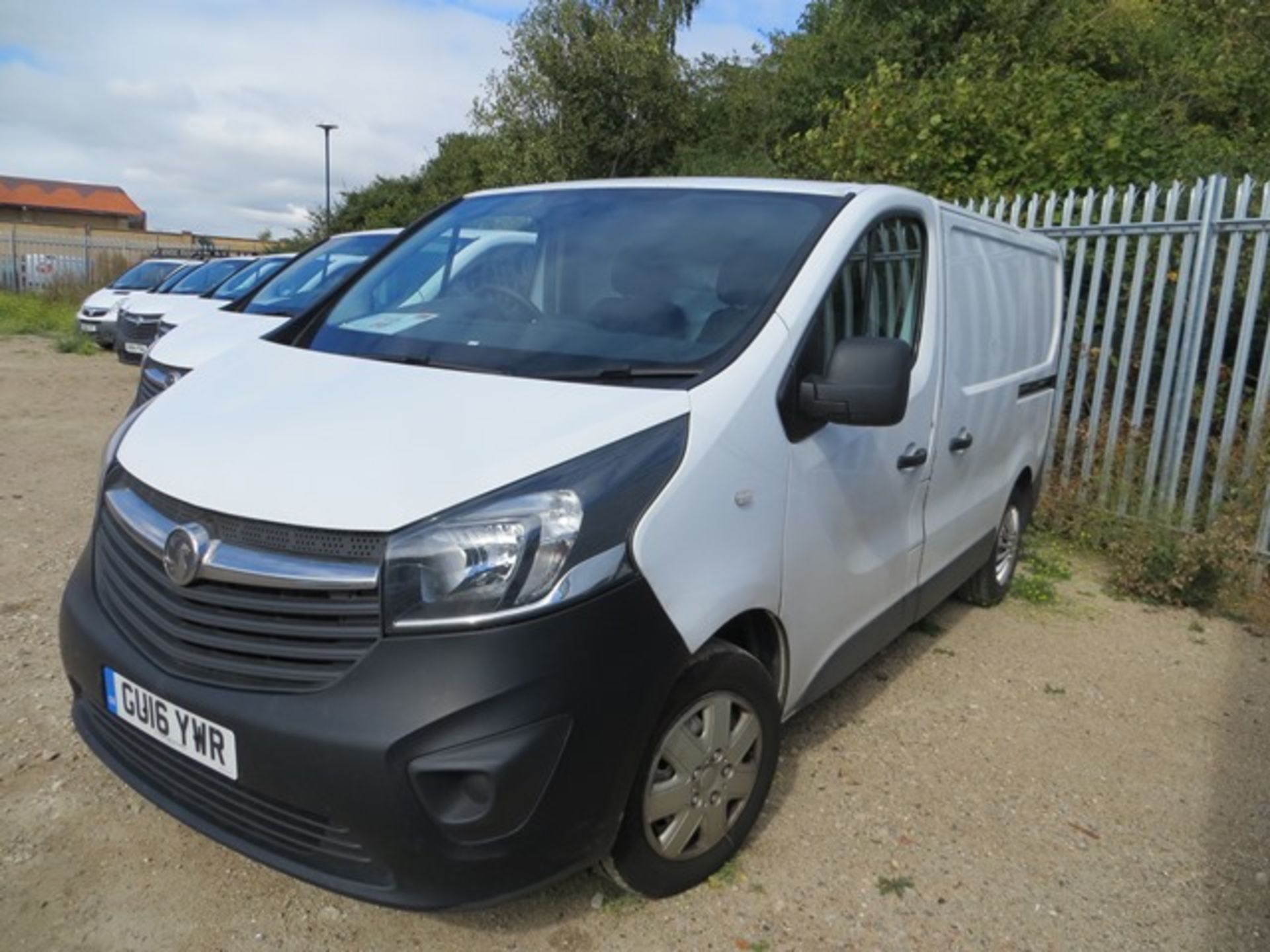 Vauxhall Vivaro 2700 CDTi 1.6 Diesel Panel Van c/w tow bar 1598cc Reg No GU16YWR DOR 30/04/2016 87, - Image 2 of 8