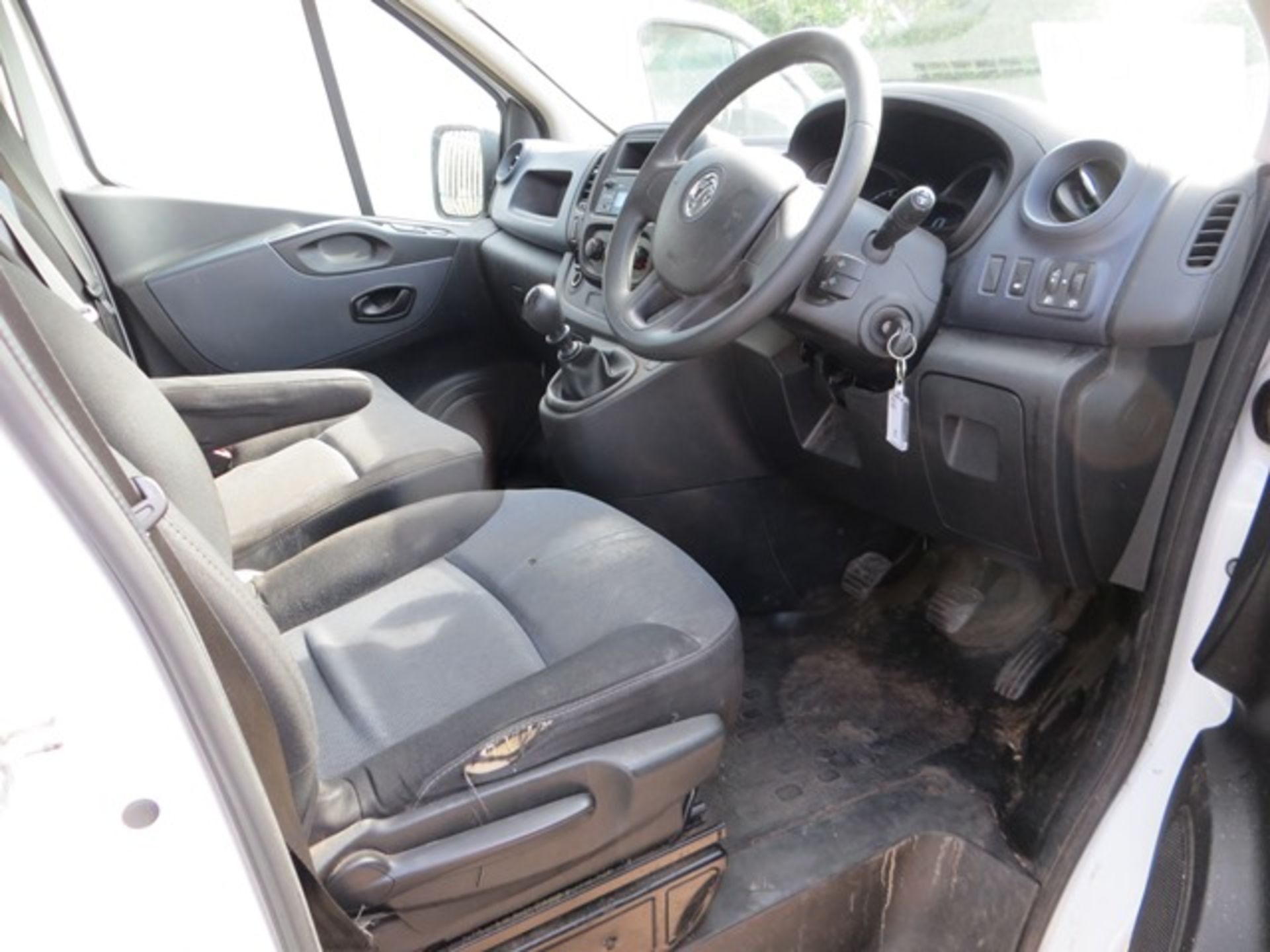 Vauxhall Vivaro 2700 CDTi 1.6 Diesel Panel Van c/w tow bar 1598cc Reg No GU16YWR DOR 30/04/2016 87, - Image 8 of 8