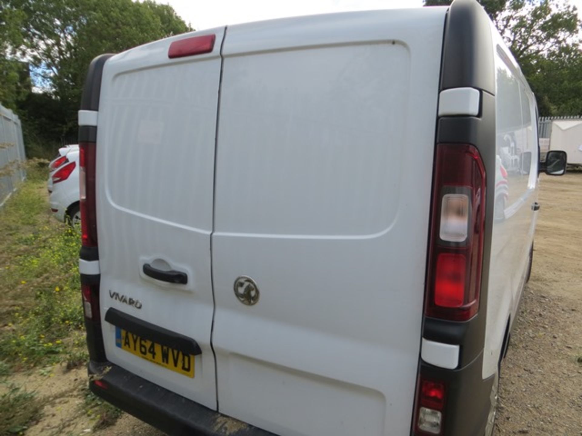 Vauxhall Vivaro 2700 CDTi 1.6 Diesel Panel Van c/w tow bar 1598cc Reg No AY64WVD DOR 11/12/2014 - Image 4 of 8