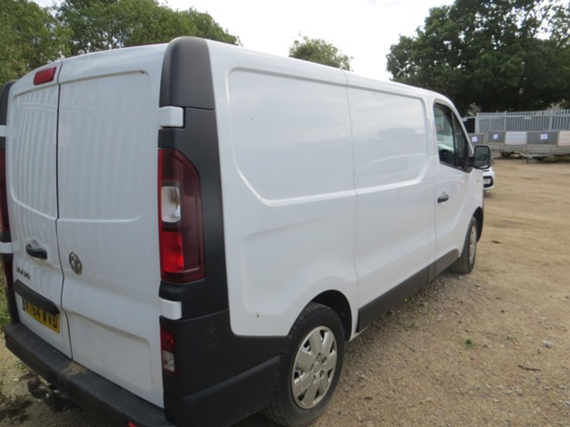 Vauxhall Vivaro 2700 CDTi 1.6 Diesel Panel Van c/w tow bar 1598cc Reg No AY64WVD DOR 11/12/2014 - Image 5 of 8