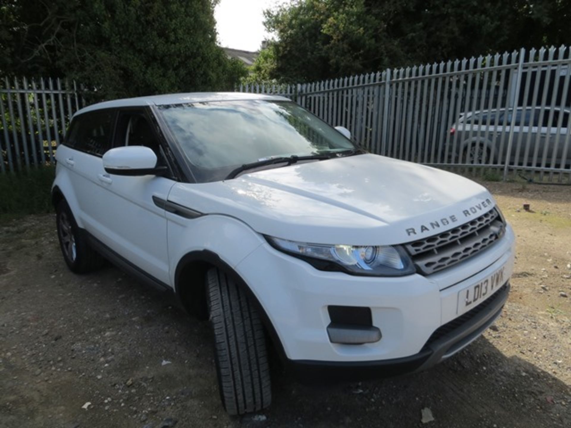 Range Rover Evoque Pure S SD4 5 door diesel estate 2179cc Reg No LD13VWK DOR 28/06/2013 91,785