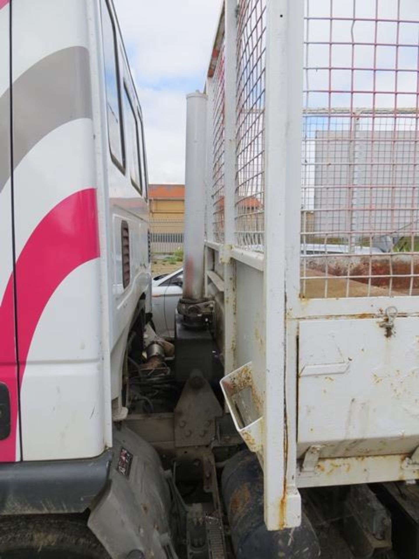 Iveco Eurocargo 7.5 ton cage tipper truck with tail lift & tow bar 3920cc Reg No GN57JWO DOR 03/10/ - Image 4 of 11