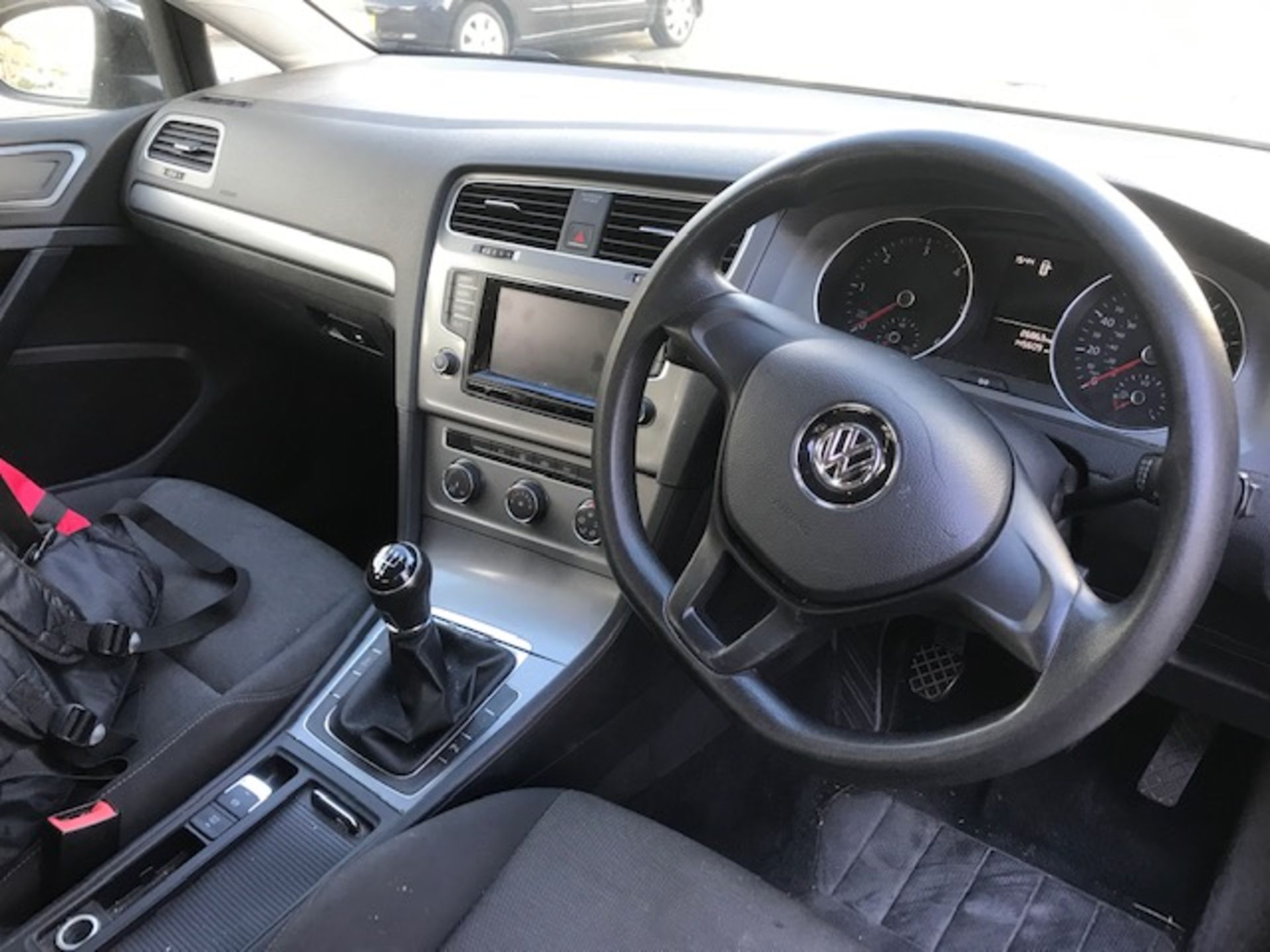 VW Golf S 1.6 TD Bluemotion. M.O.T 25.02.2020. 145,609 mile,V5 and one key. Damage to drivers - Image 5 of 7