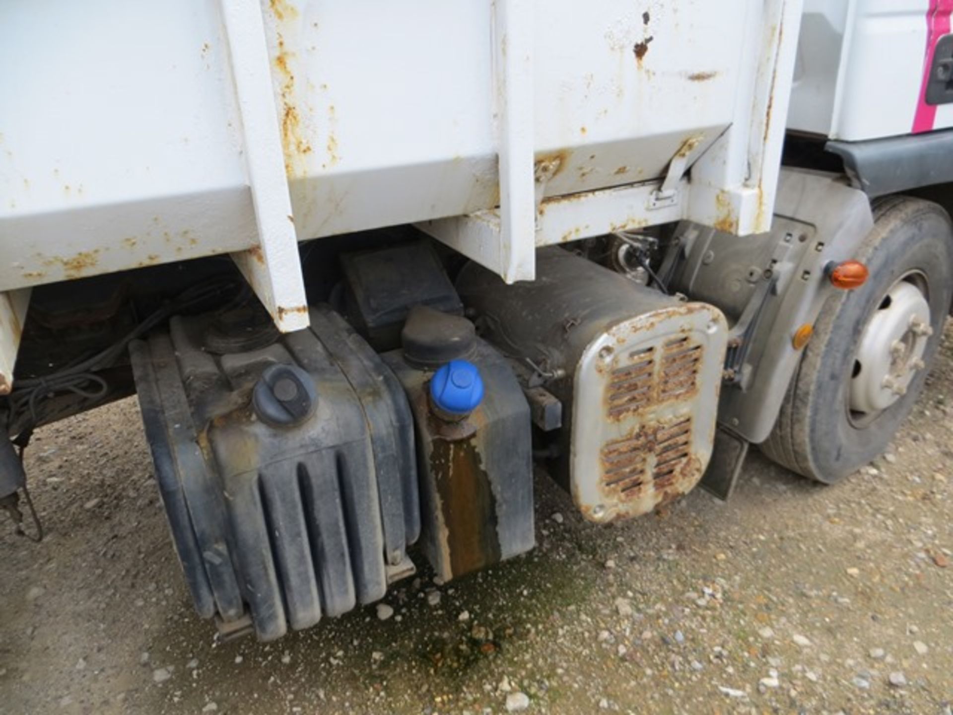 Iveco Eurocargo 7.5 ton cage tipper truck with tail lift & tow bar 3920cc Reg No GN57JWO DOR 03/10/ - Image 8 of 11