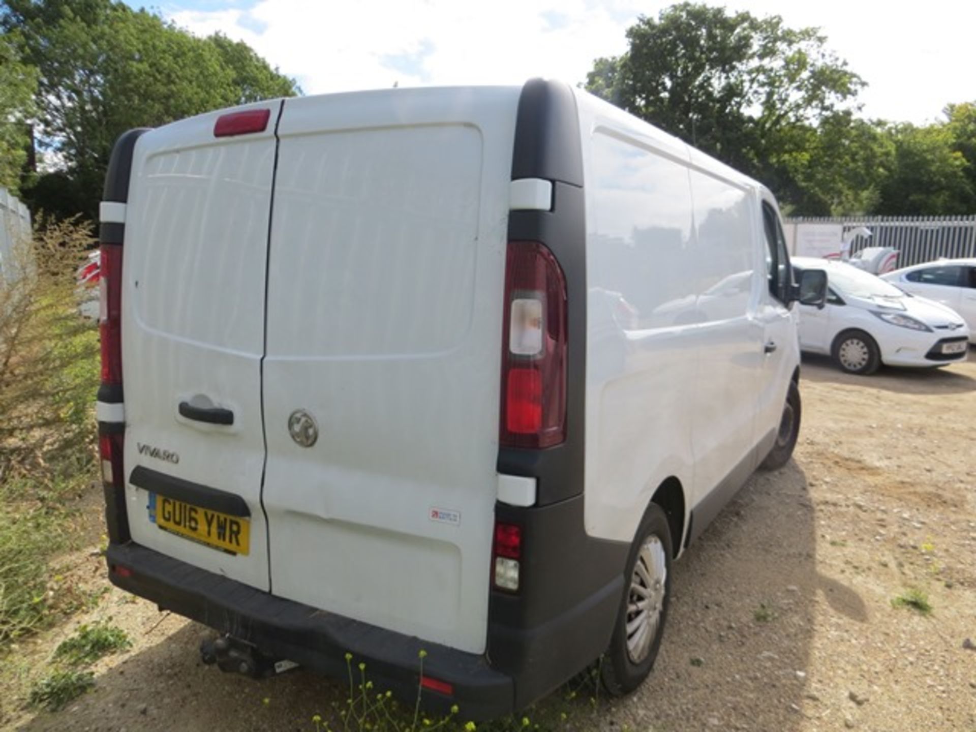 Vauxhall Vivaro 2700 CDTi 1.6 Diesel Panel Van c/w tow bar 1598cc Reg No GU16YWR DOR 30/04/2016 87, - Image 4 of 8