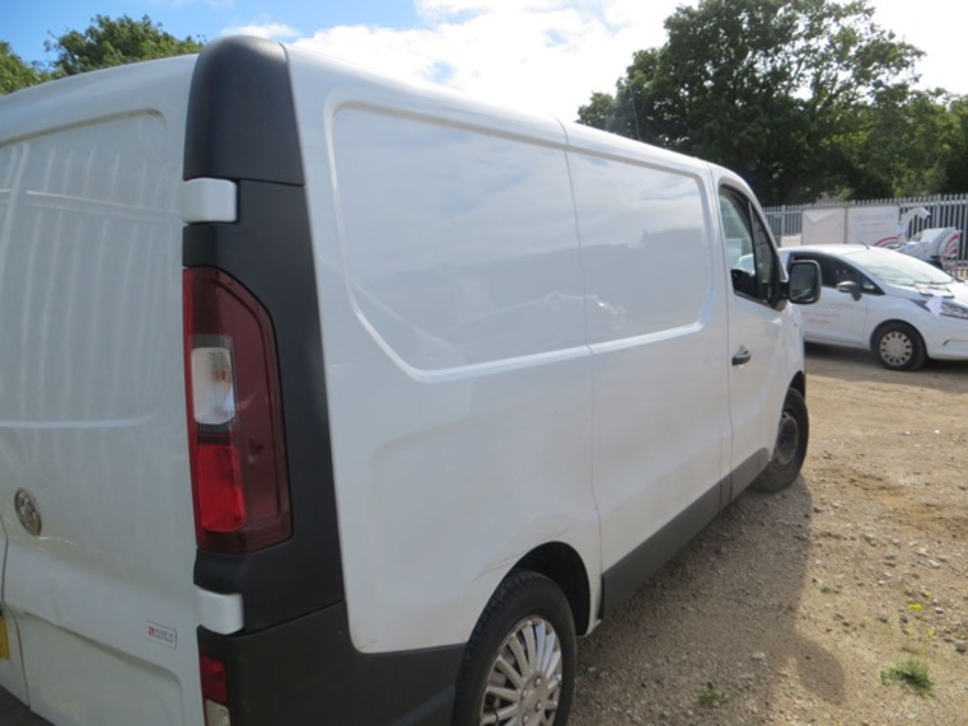 Vauxhall Vivaro 2700 CDTi 1.6 Diesel Panel Van c/w tow bar 1598cc Reg No GU16YWR DOR 30/04/2016 87, - Image 6 of 8