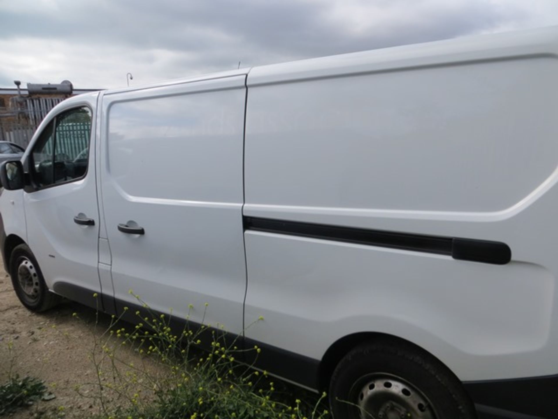 Vauxhall Vivaro 2900 CDTi 1.6 Diesel Panel Van c/w tow bar 1598cc Reg No DU64PGO DOR 02/12/2014 99, - Image 3 of 7