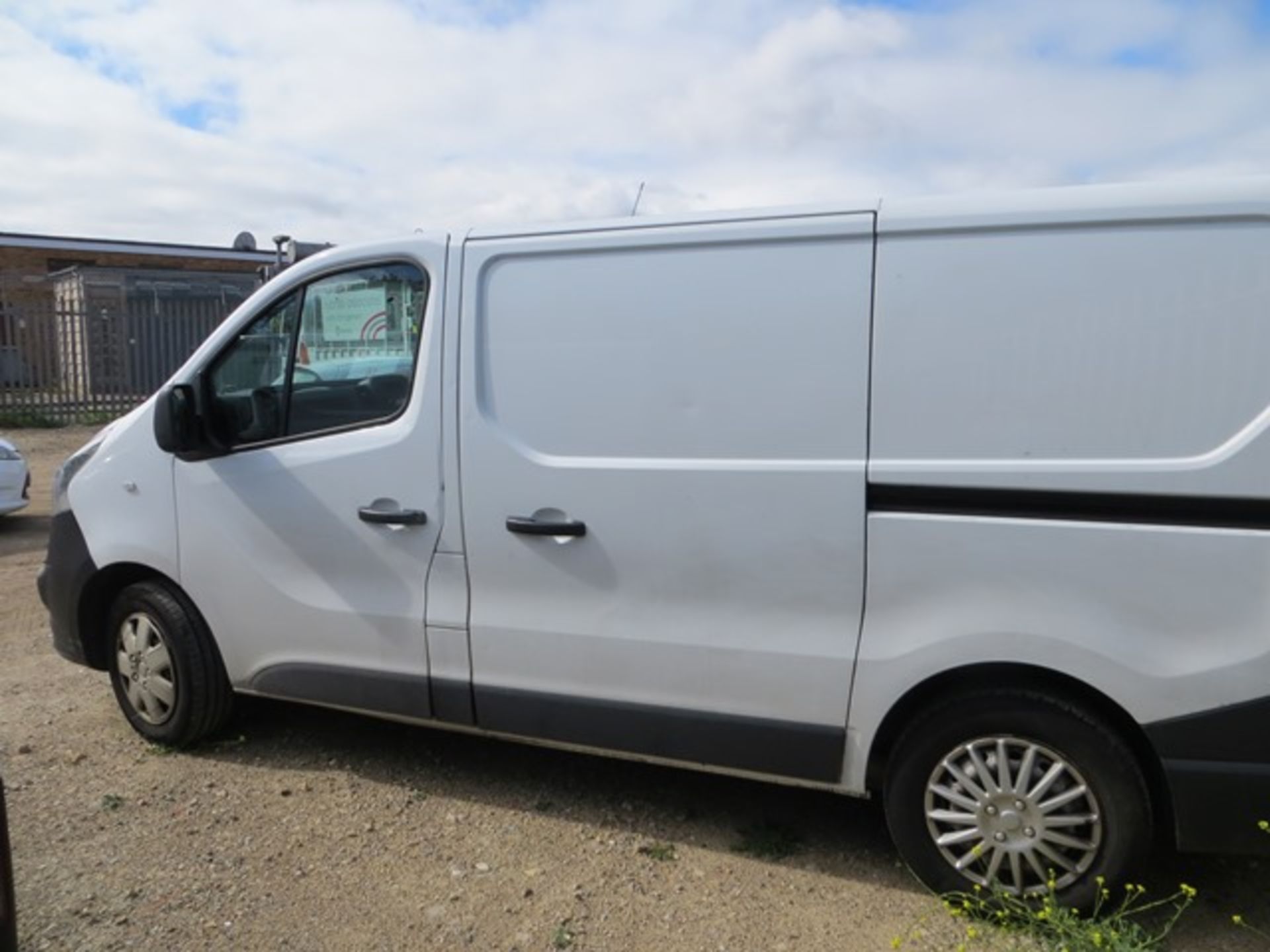 Vauxhall Vivaro 2700 CDTi 1.6 Diesel Panel Van c/w tow bar 1598cc Reg No GU16YWR DOR 30/04/2016 87, - Image 3 of 8