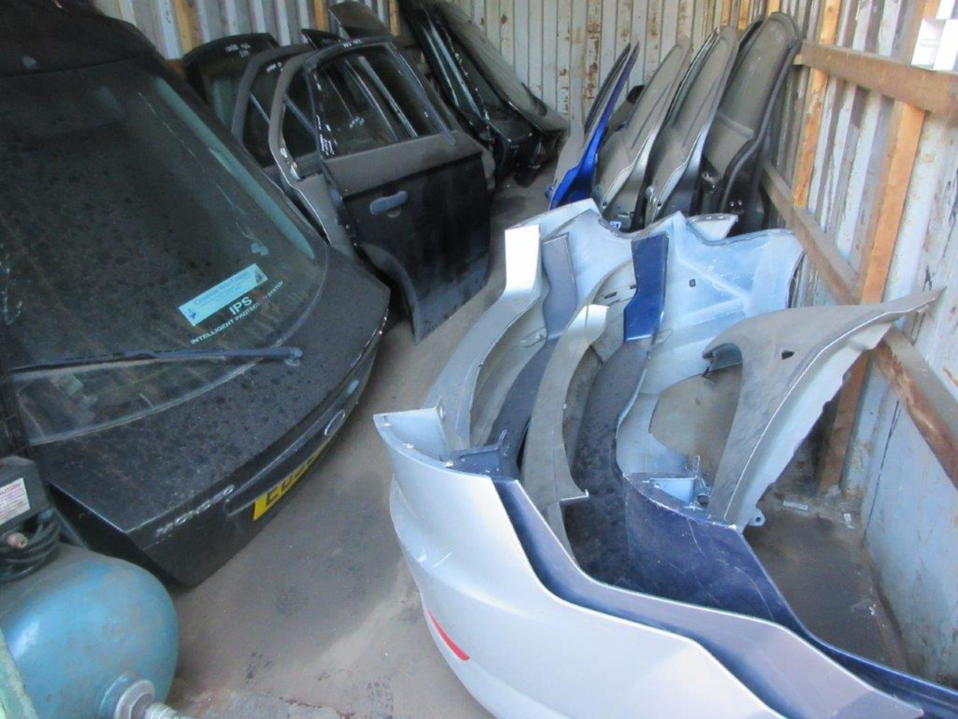 Large quantity of plastic bumpers, doors, tailgates, bonnets etc for Vauxhall, Ford, VW and - Image 8 of 17