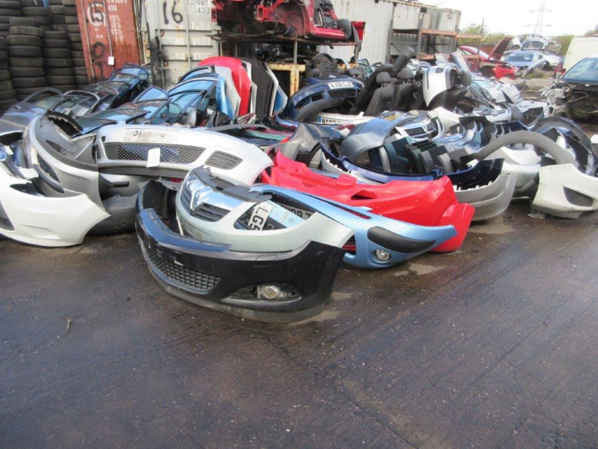 Large quantity of plastic bumpers, doors, tailgates, bonnets etc for Vauxhall, Ford, VW and - Image 2 of 17