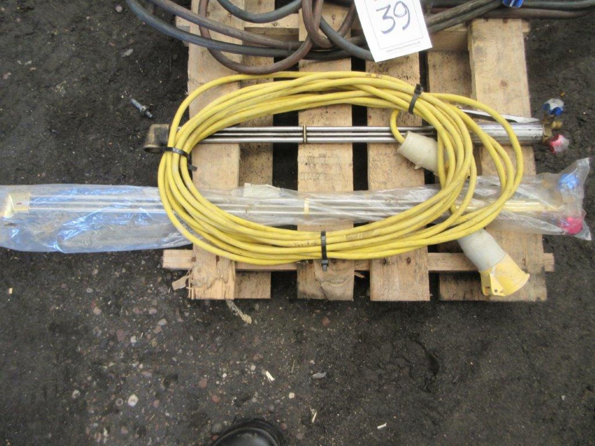 7 used and 1 as new oxyacetylene gas torches and 1 electric extension cable - Image 2 of 3