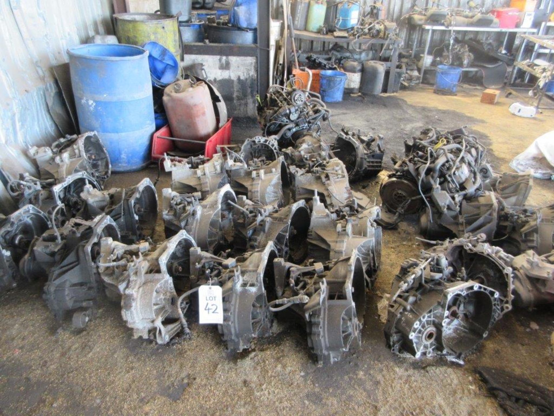 Quantity of circa 24 assorted gearboxes including 08 Galaxy 2.0L auto, 08 Galaxy auto, Mk 3 Ford, Mk - Image 5 of 9