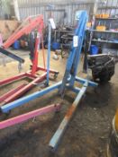 Automech hydraulic engine hoist, capacity: 2000Kgs. Note this lot has no record of Thorough
