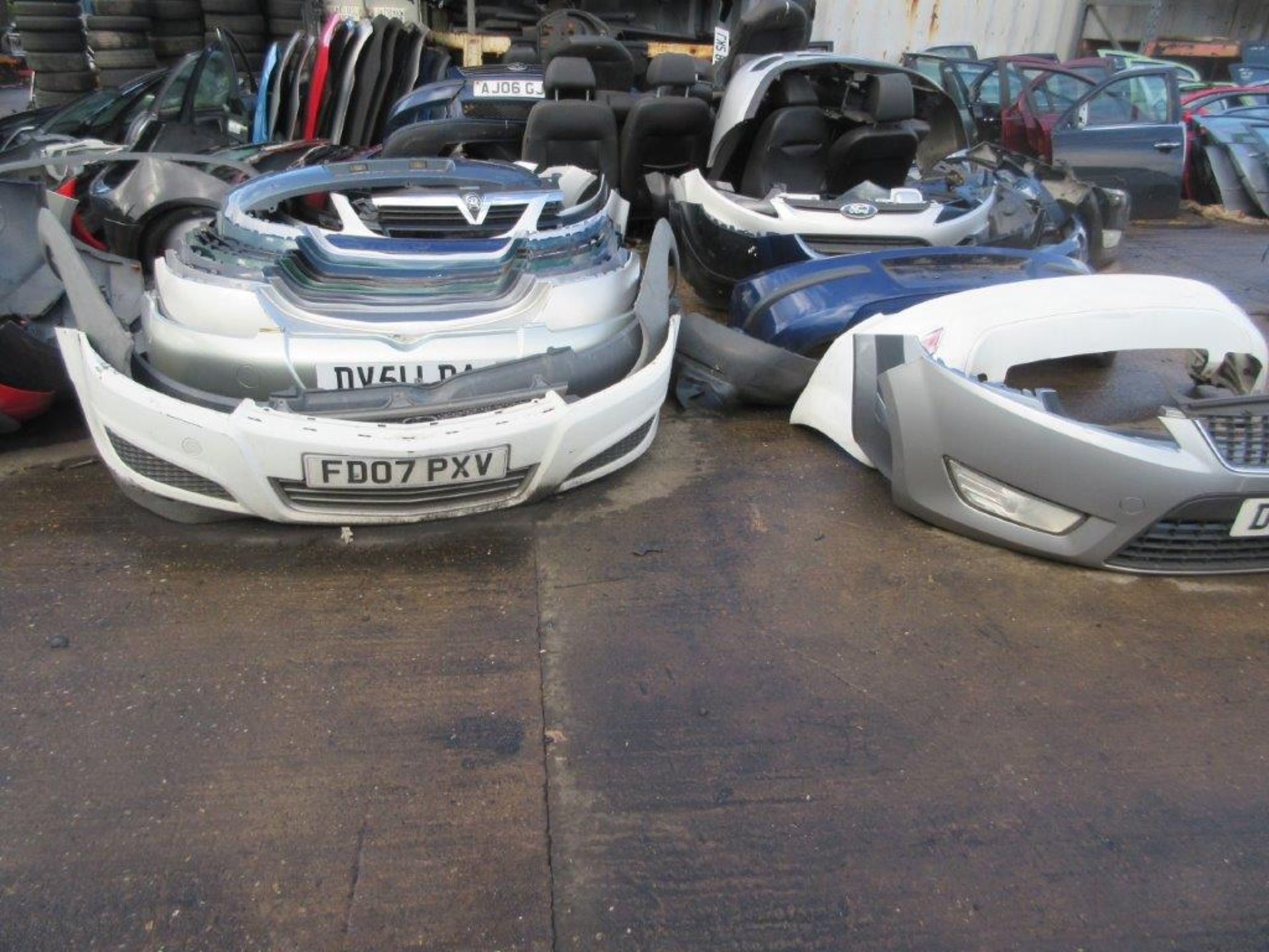 Large quantity of plastic bumpers, doors, tailgates, bonnets etc for Vauxhall, Ford, VW and - Image 3 of 17