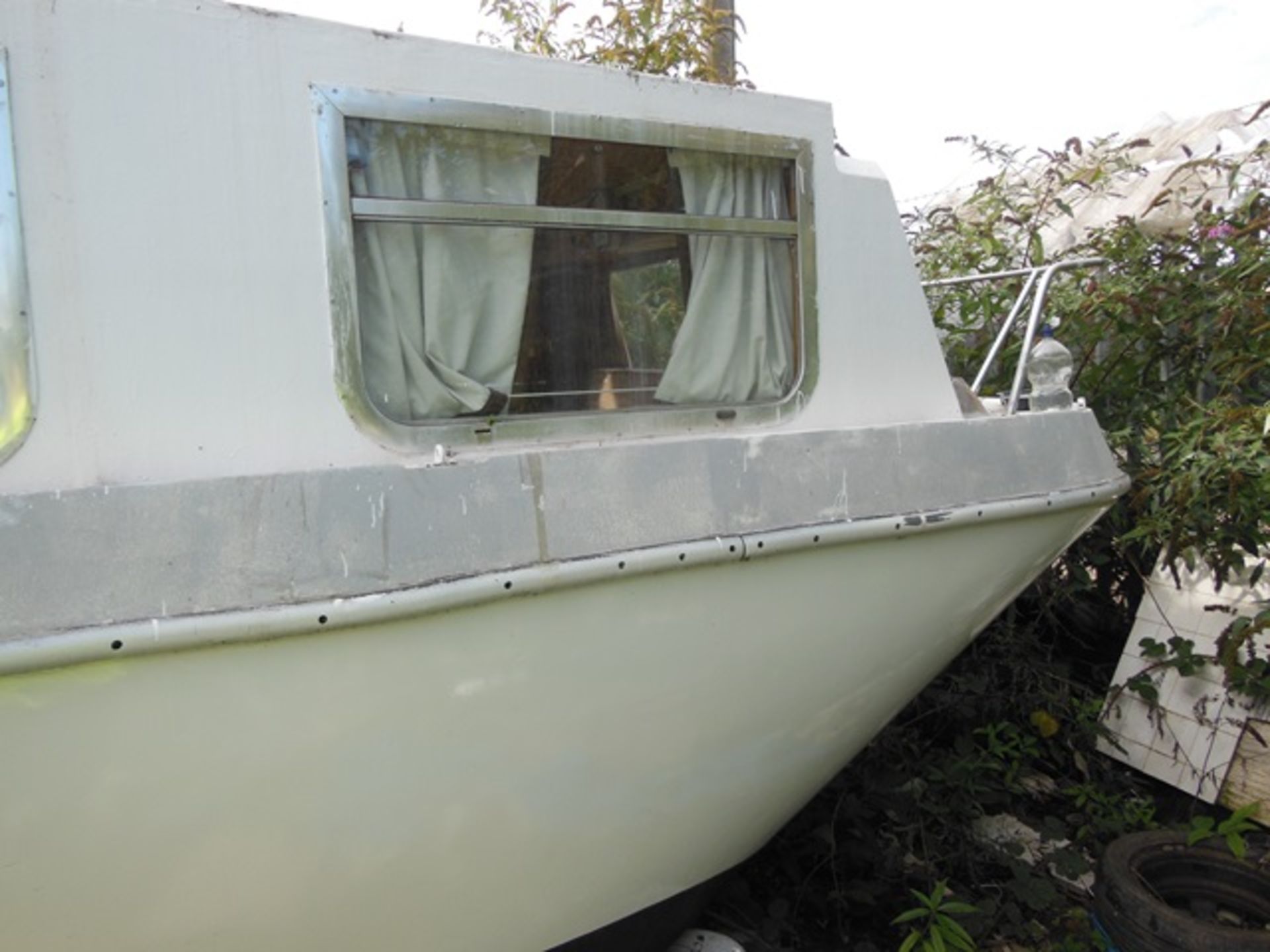 20 ft. canal cruiser for re-fit and repair. *NB: A work Method Statement and Risk Assessment must - Image 2 of 3