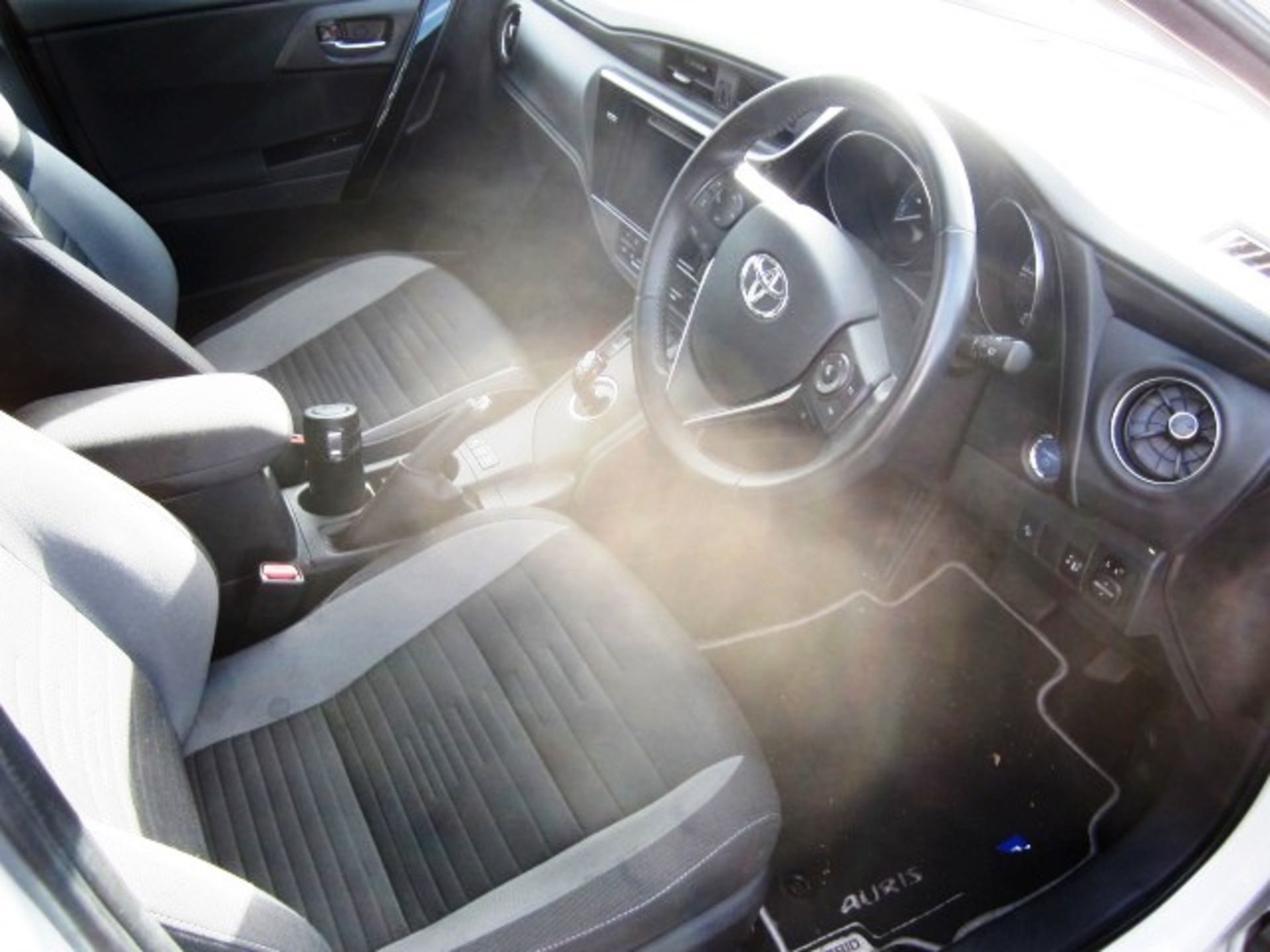 Toyota Auris ICON HEV VVT-I CVT 1.8 hybrid estate. Registration: LP18 JNO. Recorded mileage: 45,284. - Image 14 of 21