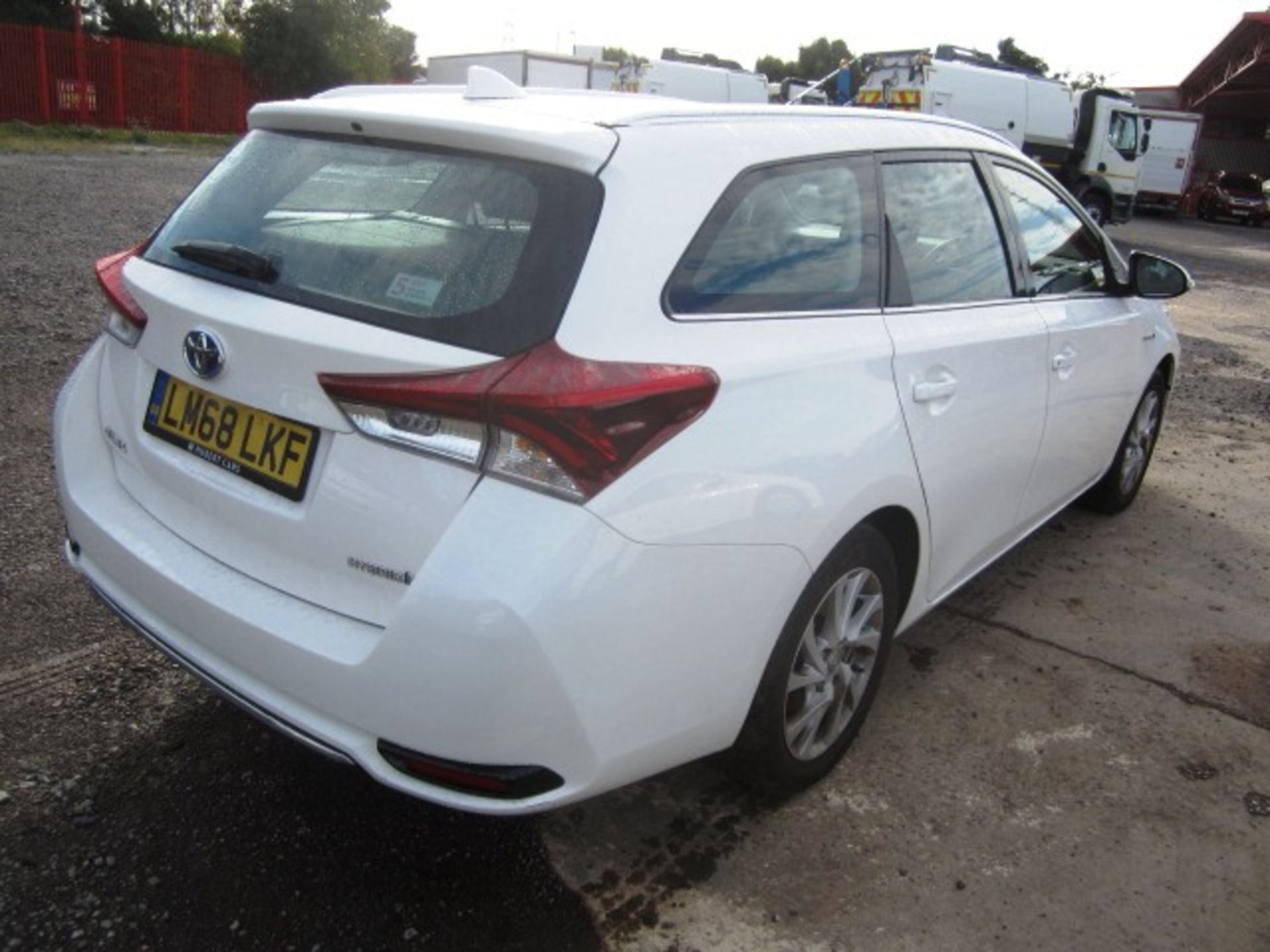Toyota Auris ICON HEV VVT-I CVT 1.8 hybrid estate. Registration: LM68 LKF. Recorded mileage: 29,836. - Image 5 of 18