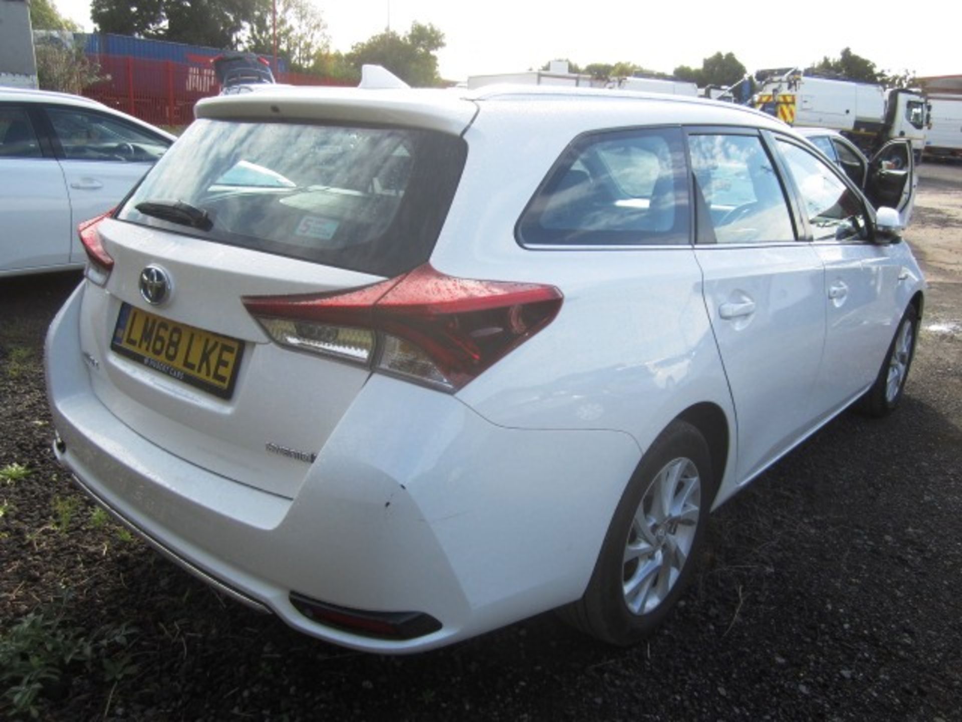 Toyota Auris ICON HEV VVT-I CVT 1.8 hybrid estate. Registration: LM68 LKE. Recorded mileage: 28,724. - Image 6 of 20