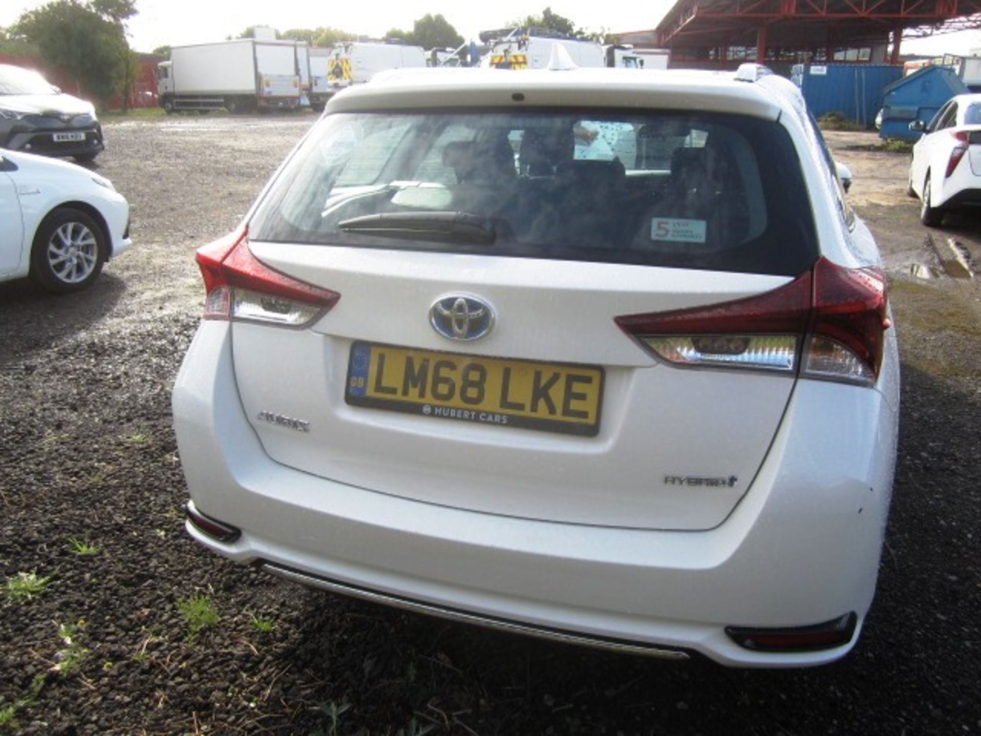 Toyota Auris ICON HEV VVT-I CVT 1.8 hybrid estate. Registration: LM68 LKE. Recorded mileage: 28,724. - Image 7 of 20