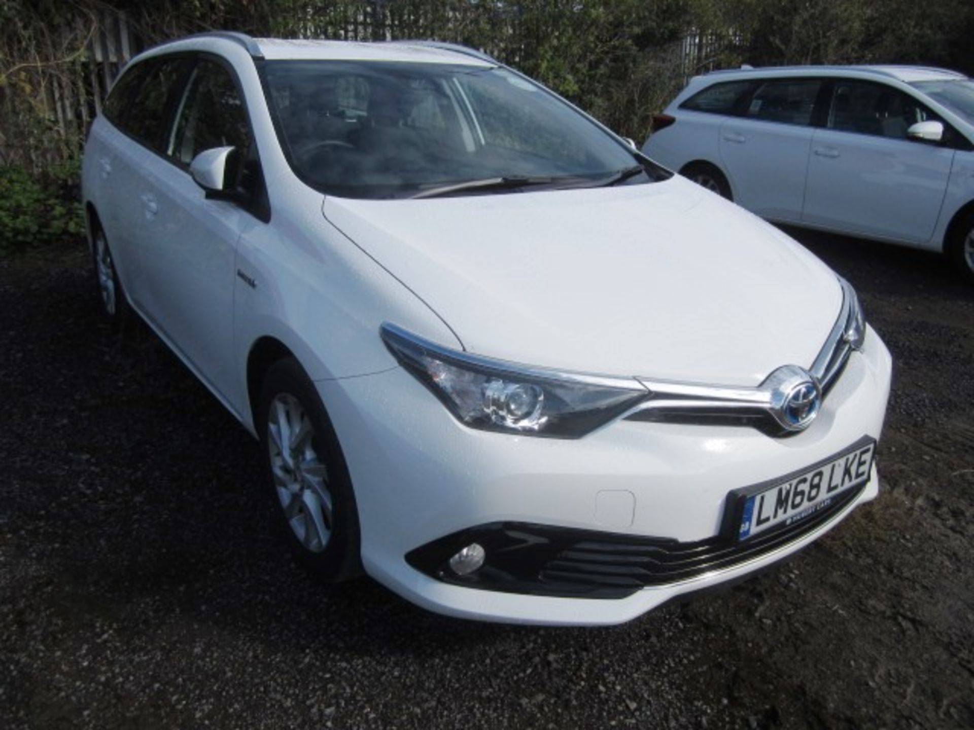 Toyota Auris ICON HEV VVT-I CVT 1.8 hybrid estate. Registration: LM68 LKE. Recorded mileage: 28,724.